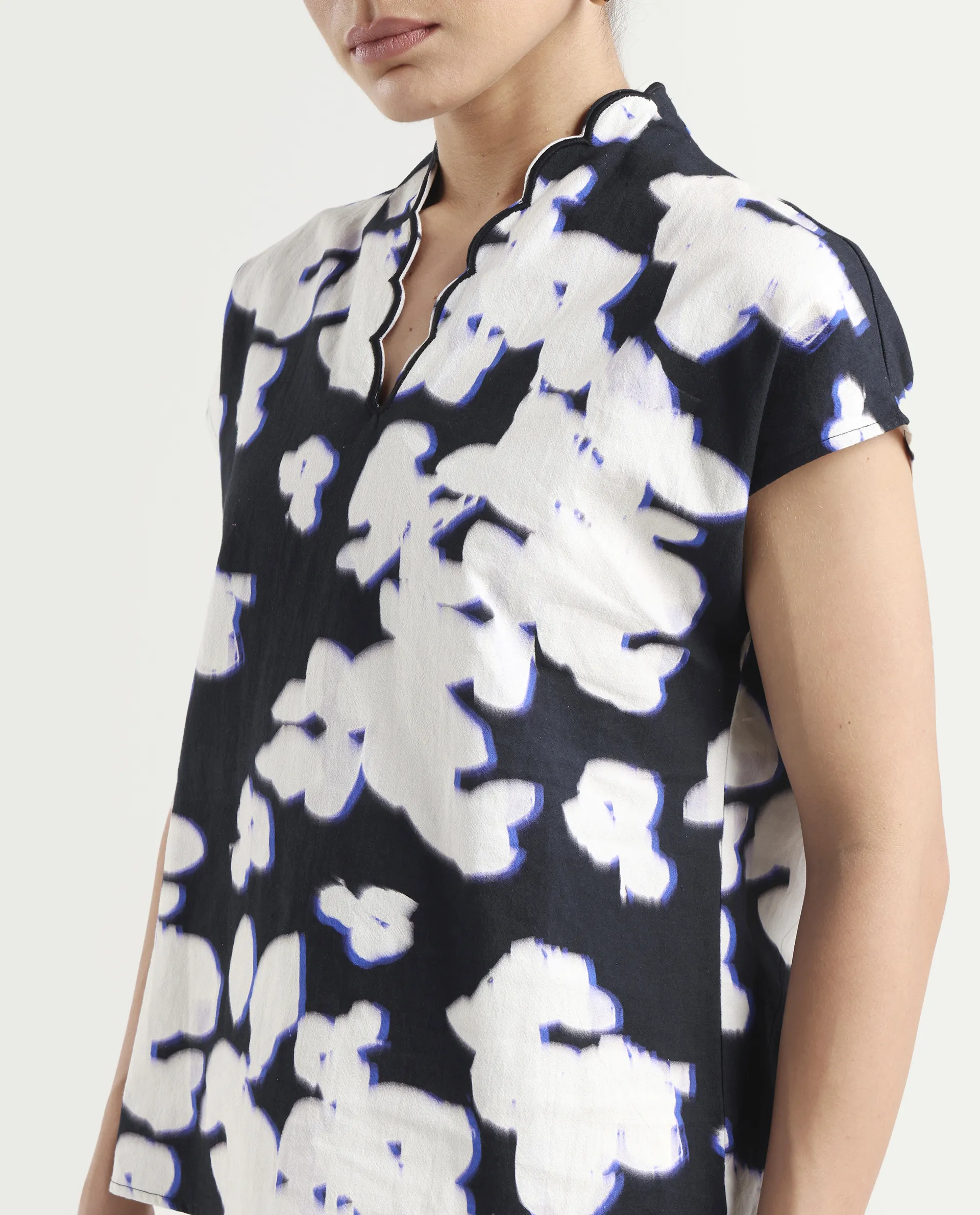 Rareism Women's Janfara T Black Cotton V-Neck Abstract Print Extended Sleeves Regular Fit Top - Image 4