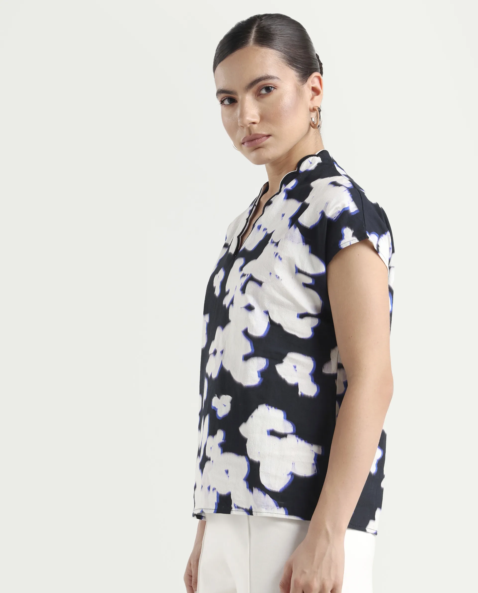 Rareism Women's Janfara T Black Cotton V-Neck Abstract Print Extended Sleeves Regular Fit Top - Image 6