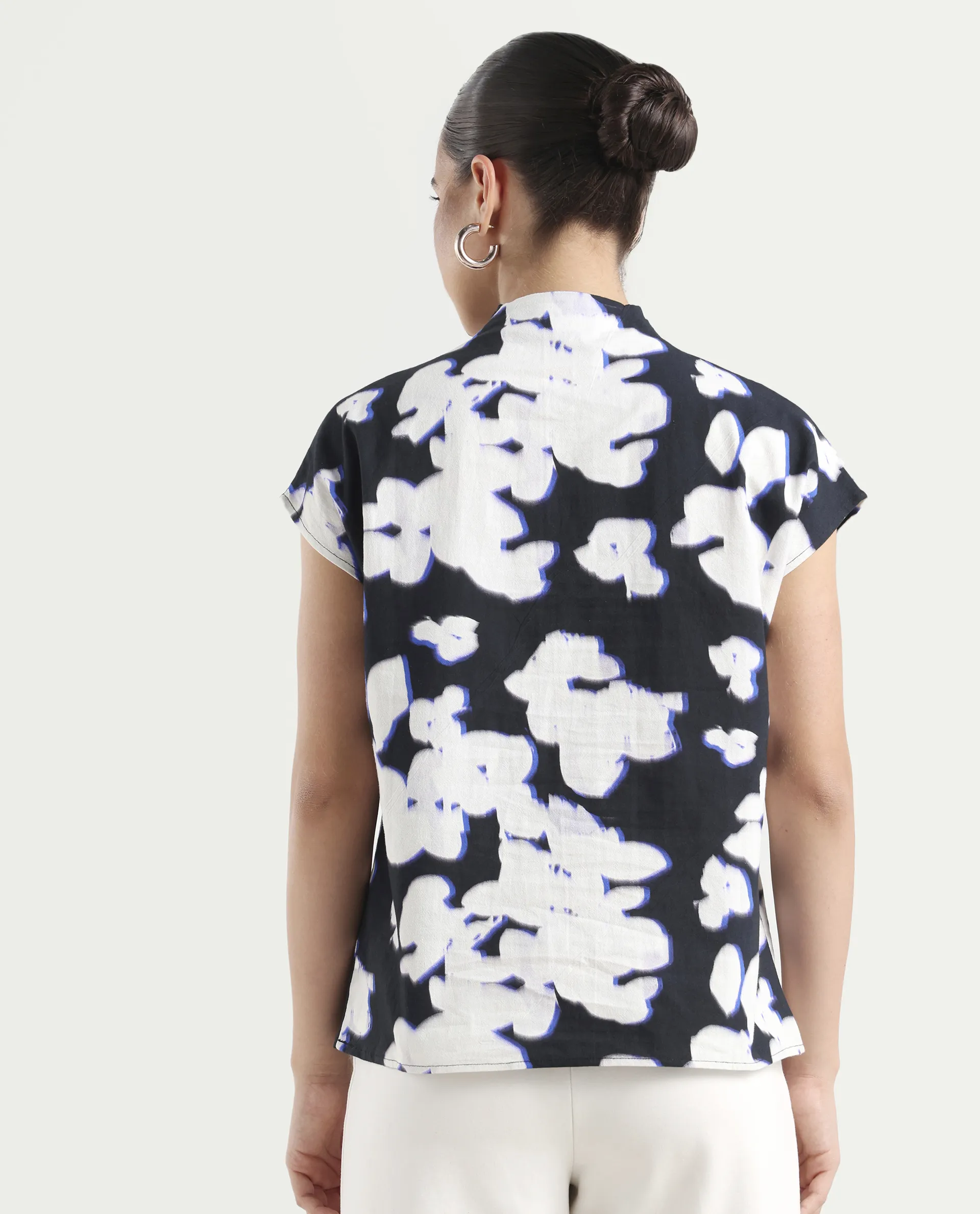 Rareism Women's Janfara T Black Cotton V-Neck Abstract Print Extended Sleeves Regular Fit Top - Image 7