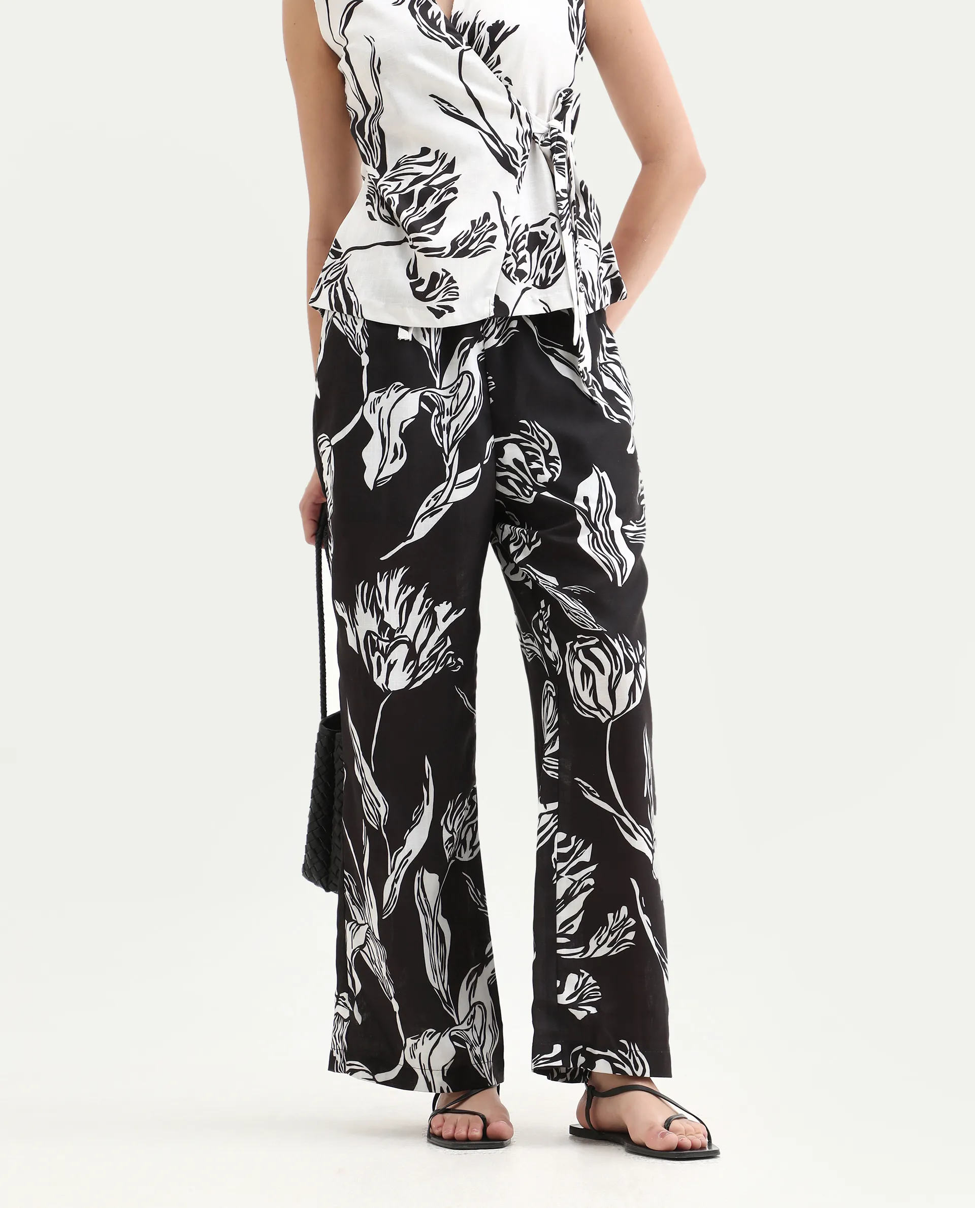 Rareism Women's Janfu B Black Polyester Floral Print Ankle Length Wide Trouser - Image 3