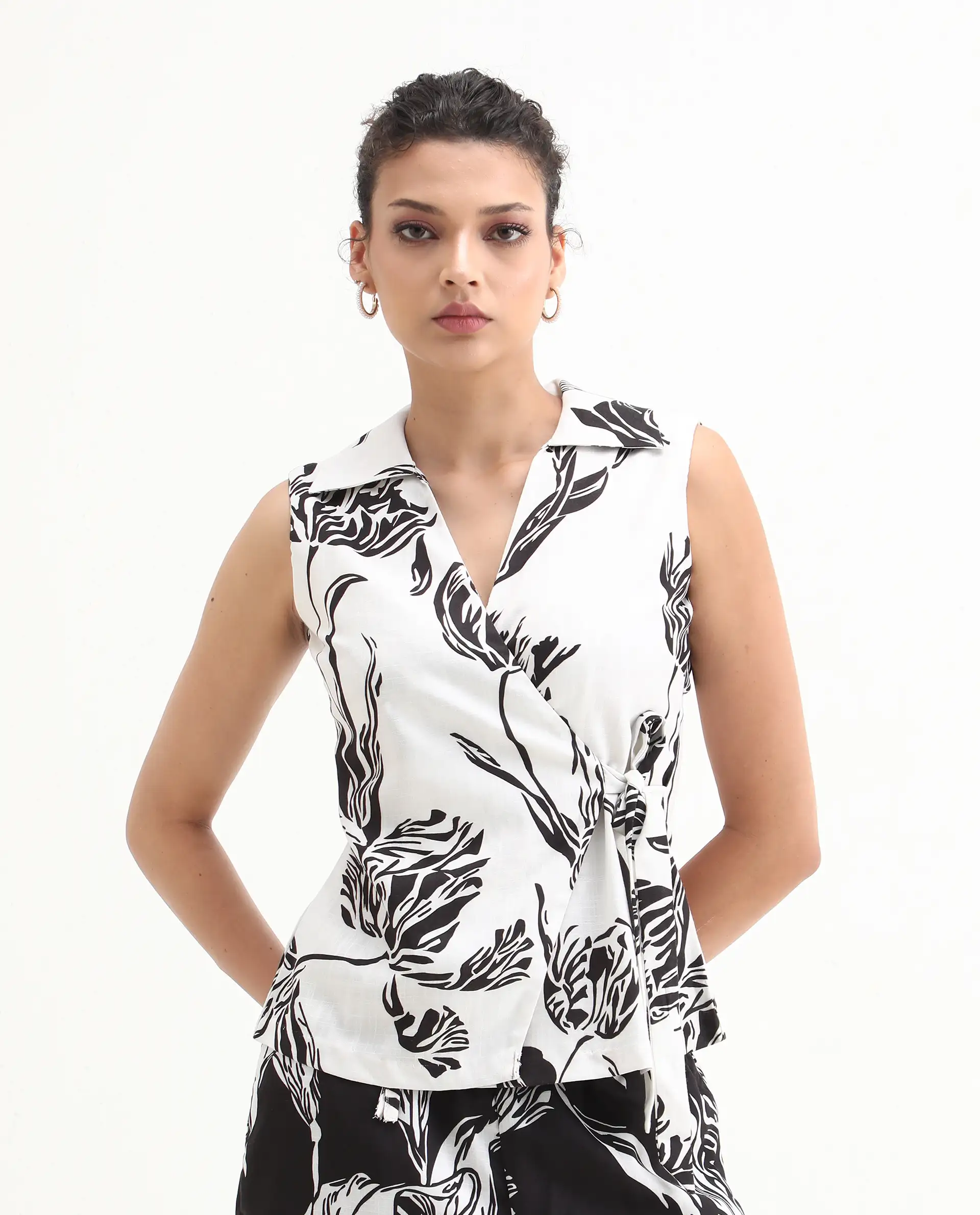 Rareism Women's Janfu T White Polyester Johnny Collar Floral Print Sleeveless Regular Fit Top - Image 3