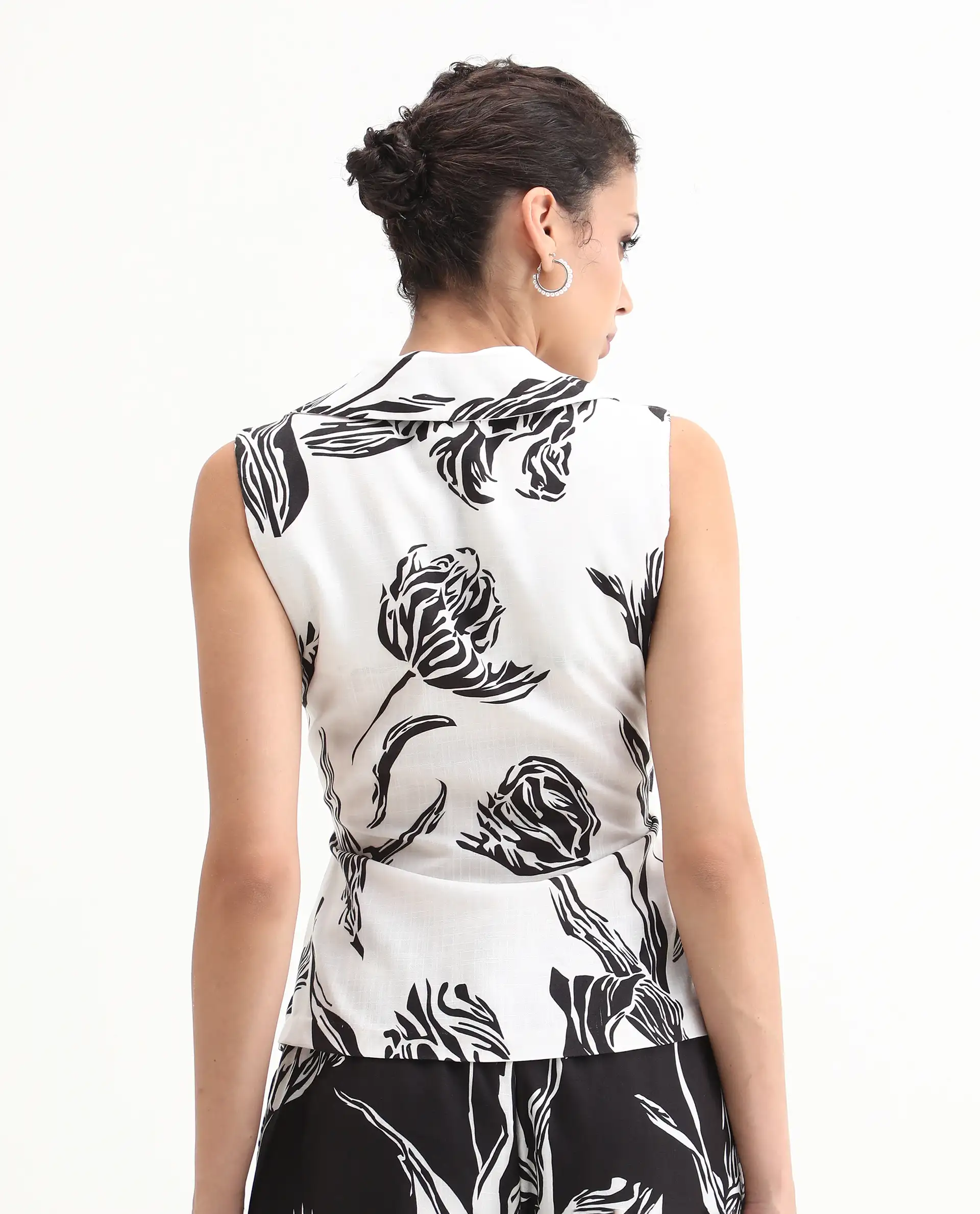 Rareism Women's Janfu T White Polyester Johnny Collar Floral Print Sleeveless Regular Fit Top - Image 6