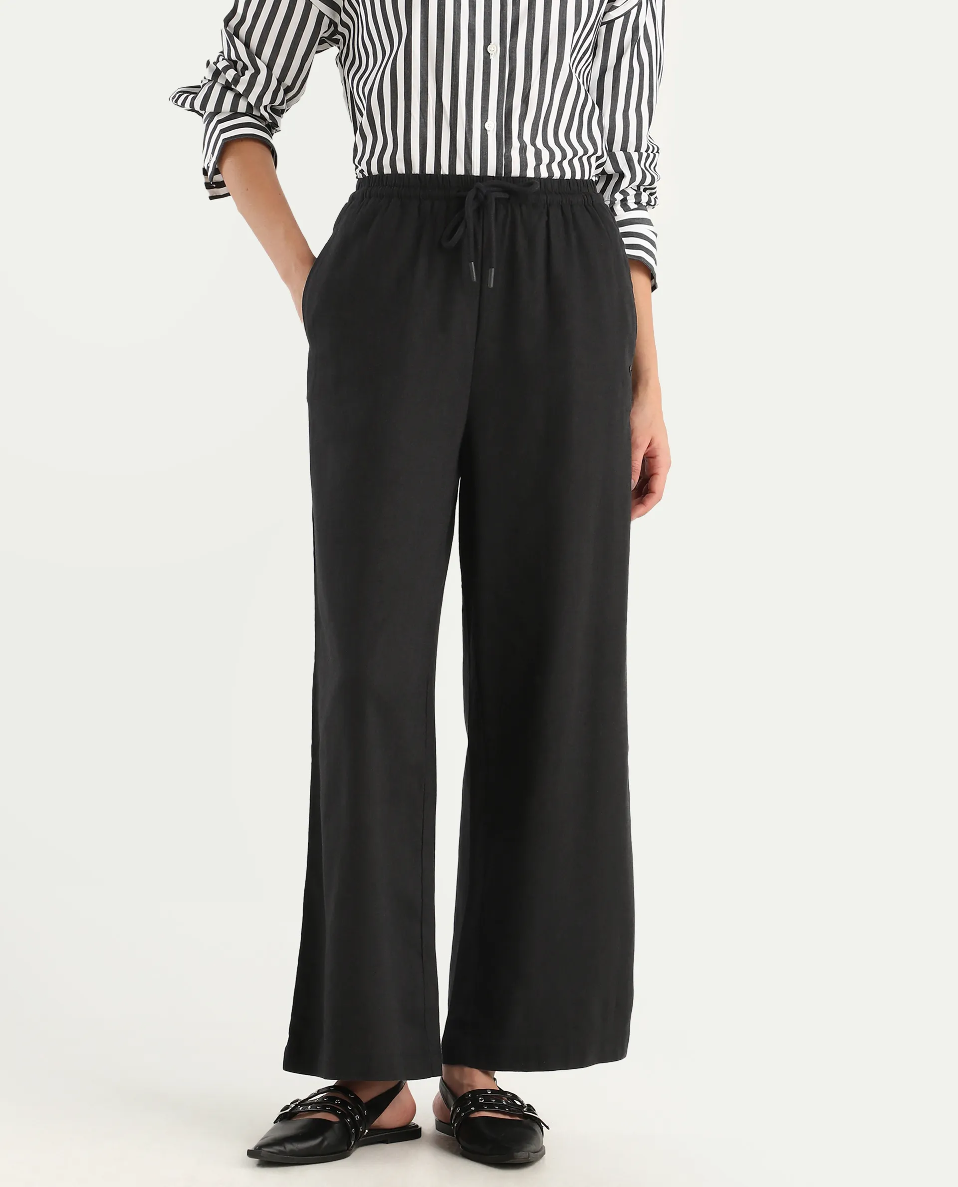 Rareism Women's Janry Black Viscose Blend Plain Ankle Length Straight Fit Trouser - Image 2