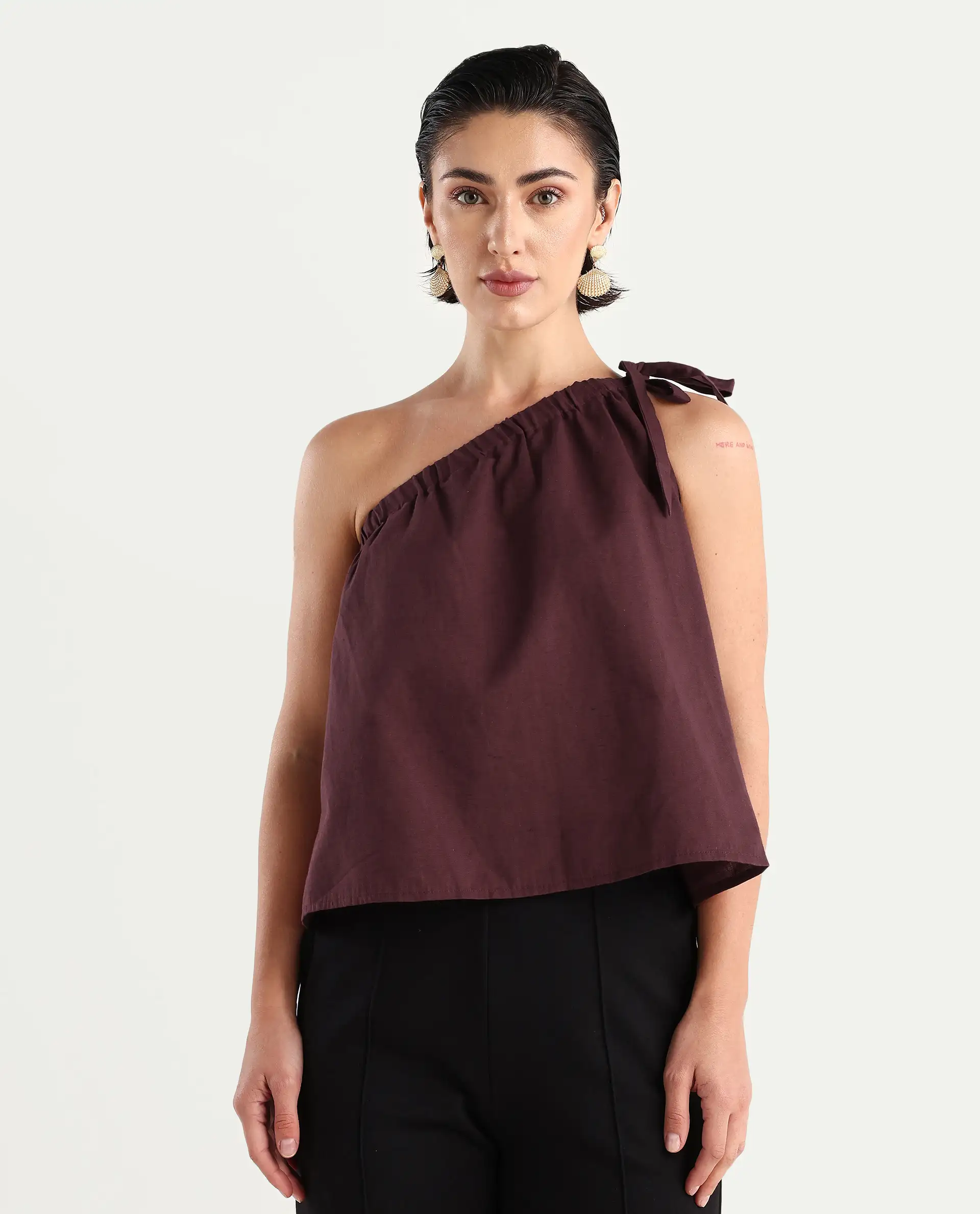 Rareism Women's Jarza Maroon Cotton Blend One Shoulder Plain One Shoulder Crop Regular Fit Top - Image 4