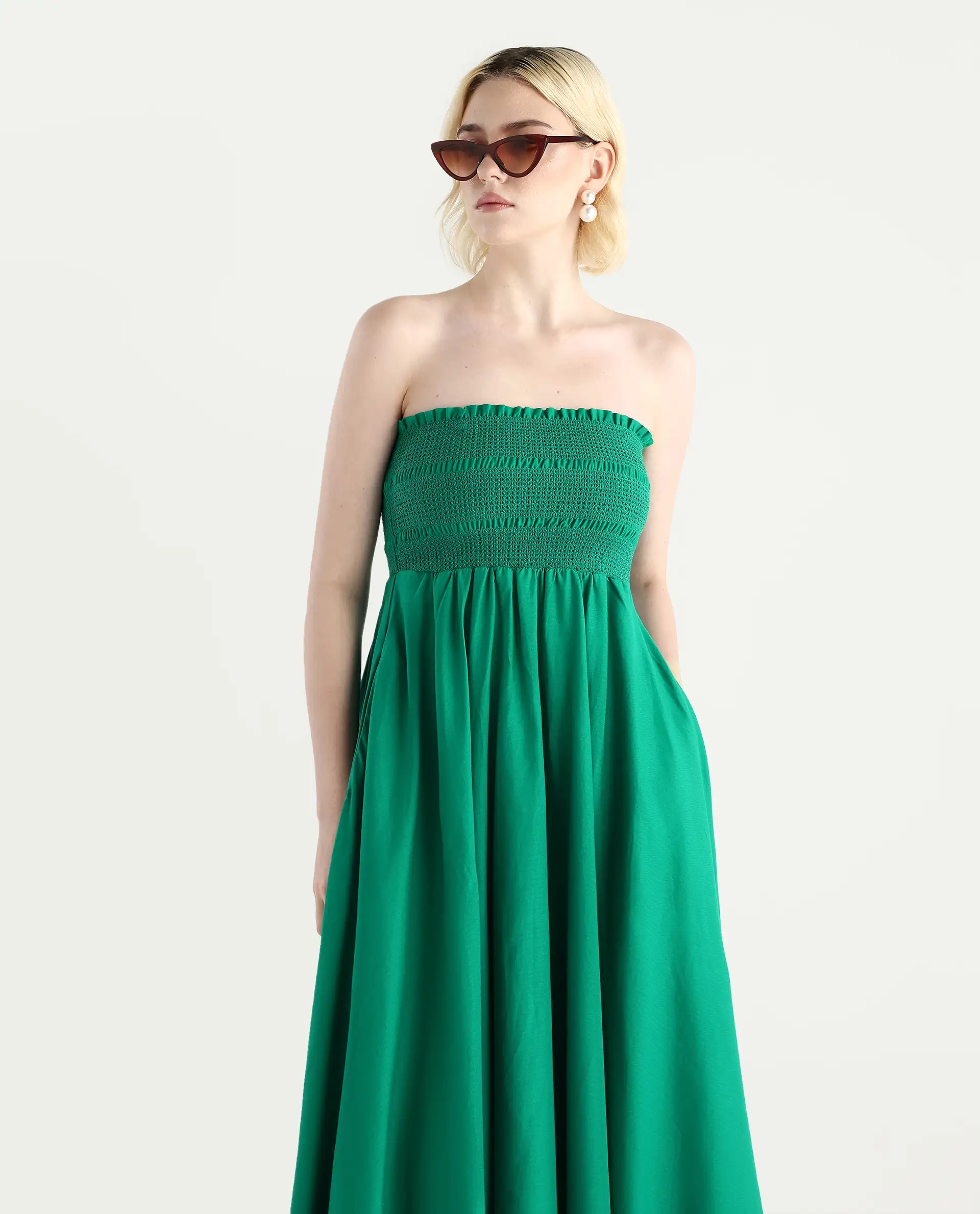Rareism Women's Jenhop Green Viscose Sleeveless Tube Neck Fit And Flare Fit Plain Midi Dress - Image 3
