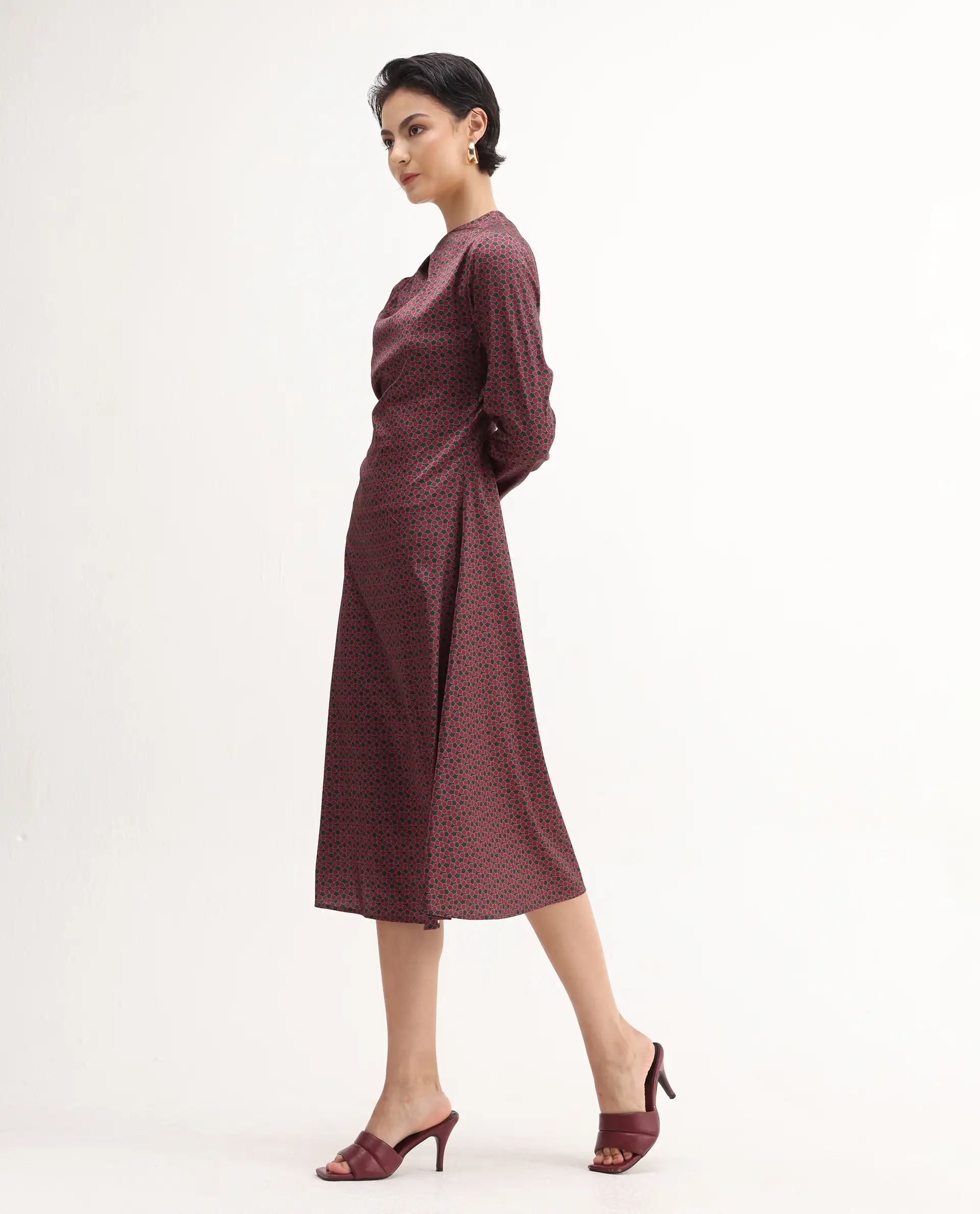 Rareism Women's Jenlio Dark Green Polyester High Neck Fitted Geometric Print Midi Dress - Image 7