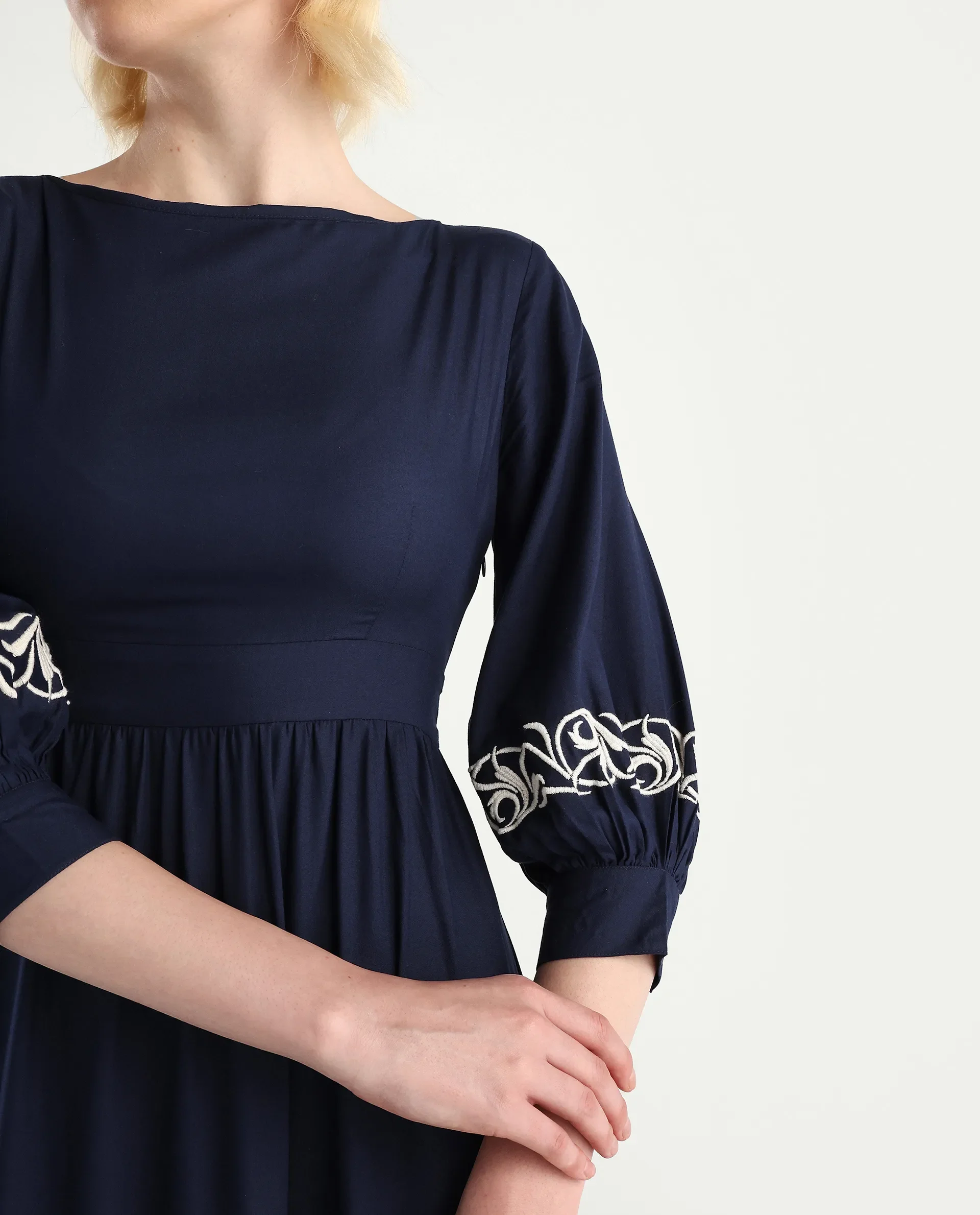 Rareism Women's Jenpen Navy Viscose Boat Neck Fit And Flare Plain Midi Dress - Image 4
