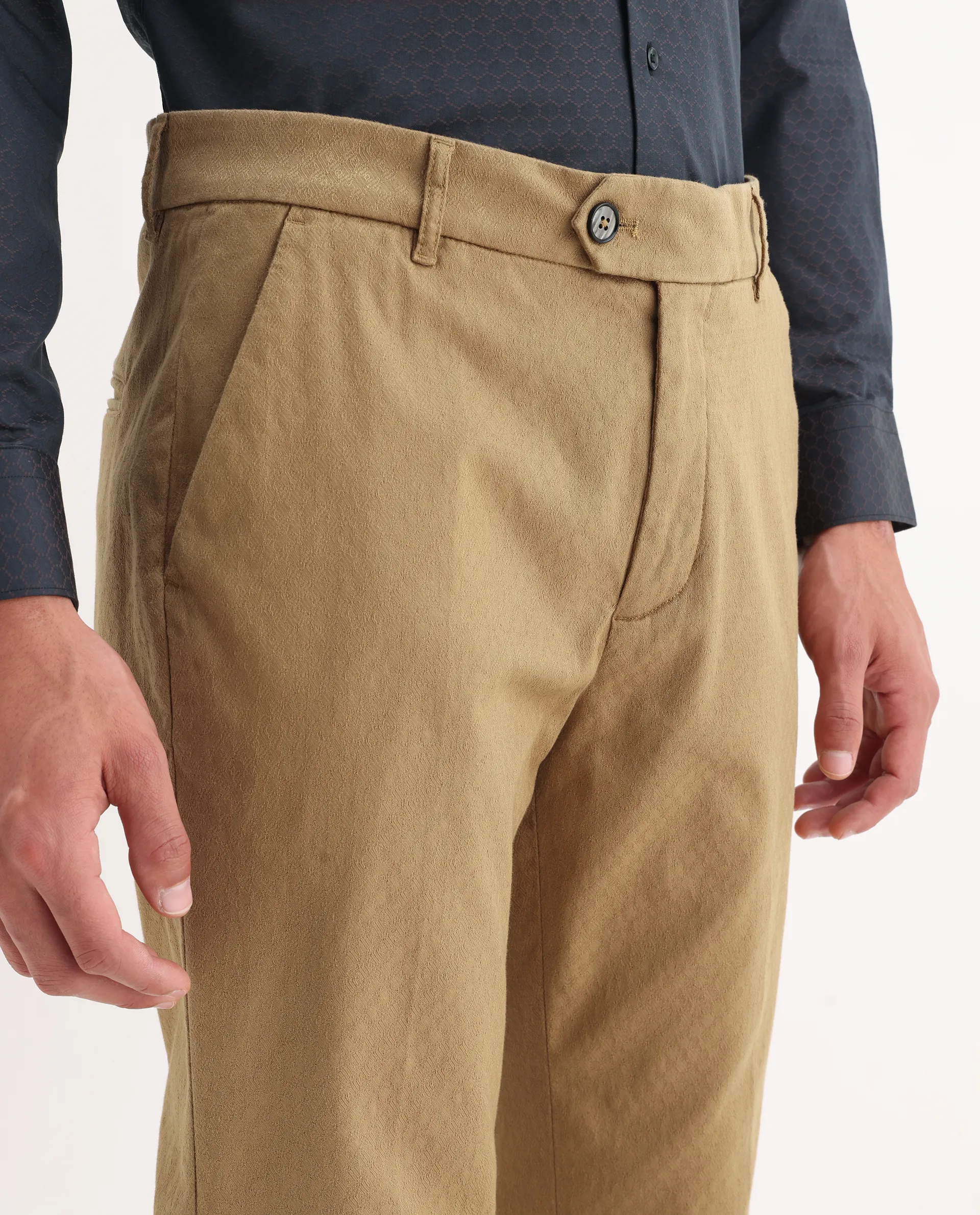 Rare Rabbit Men's Jes Khaki Cotton Blend Jacquard Relaxed Fit Trouser - Image 7