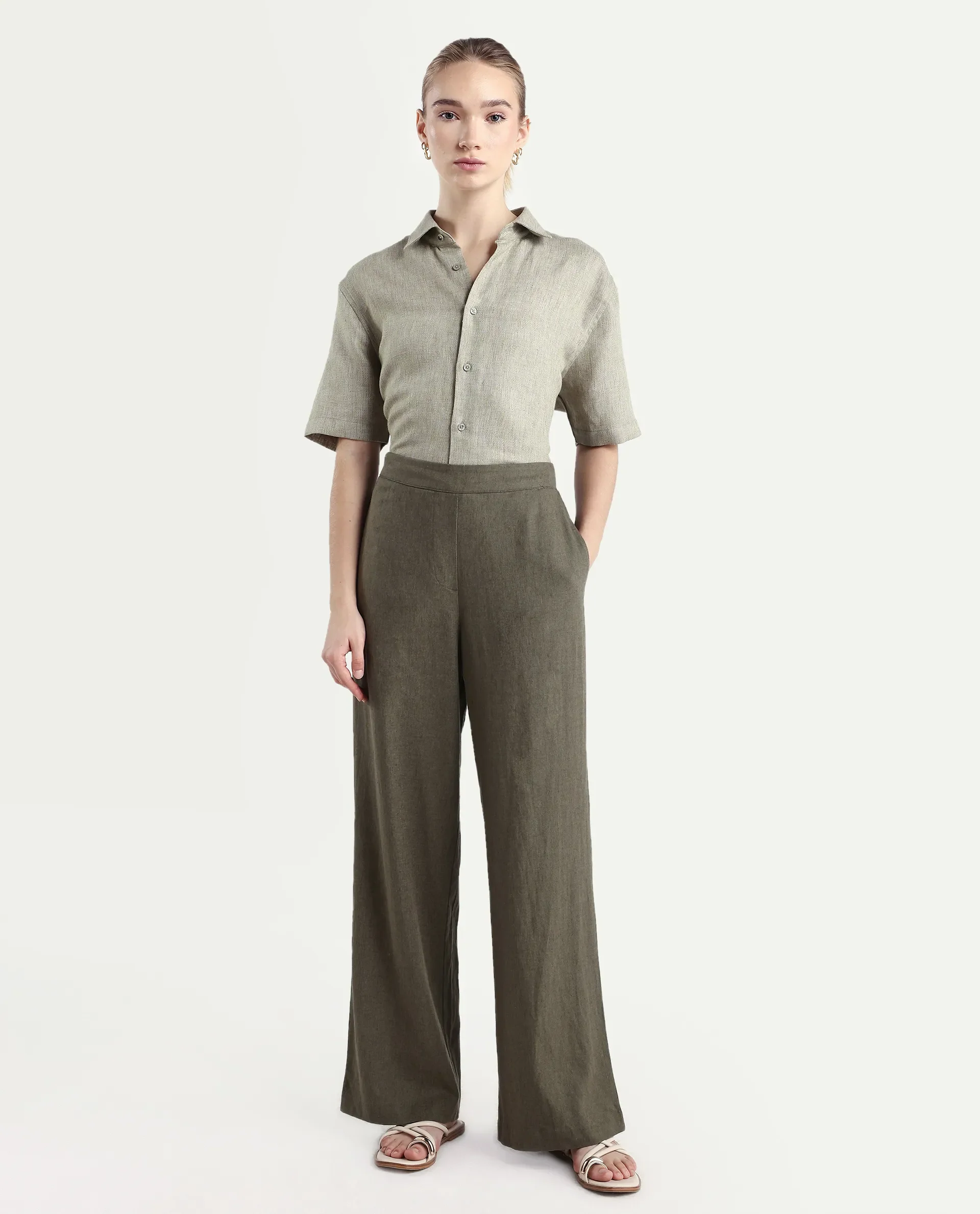Rareism Women Jomow-B Olive Linen Blend Button Closure Plain Trouser - Image 2