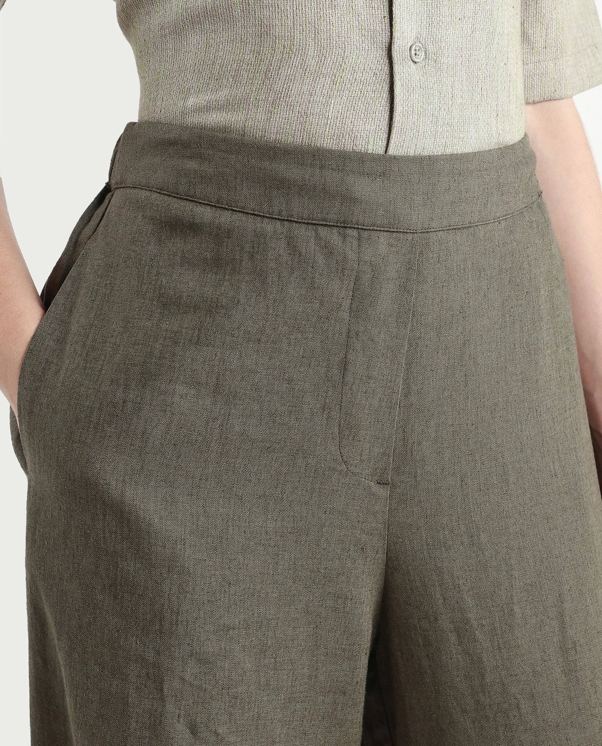 Rareism Women Jomow-B Olive Linen Blend Button Closure Plain Trouser - Image 4