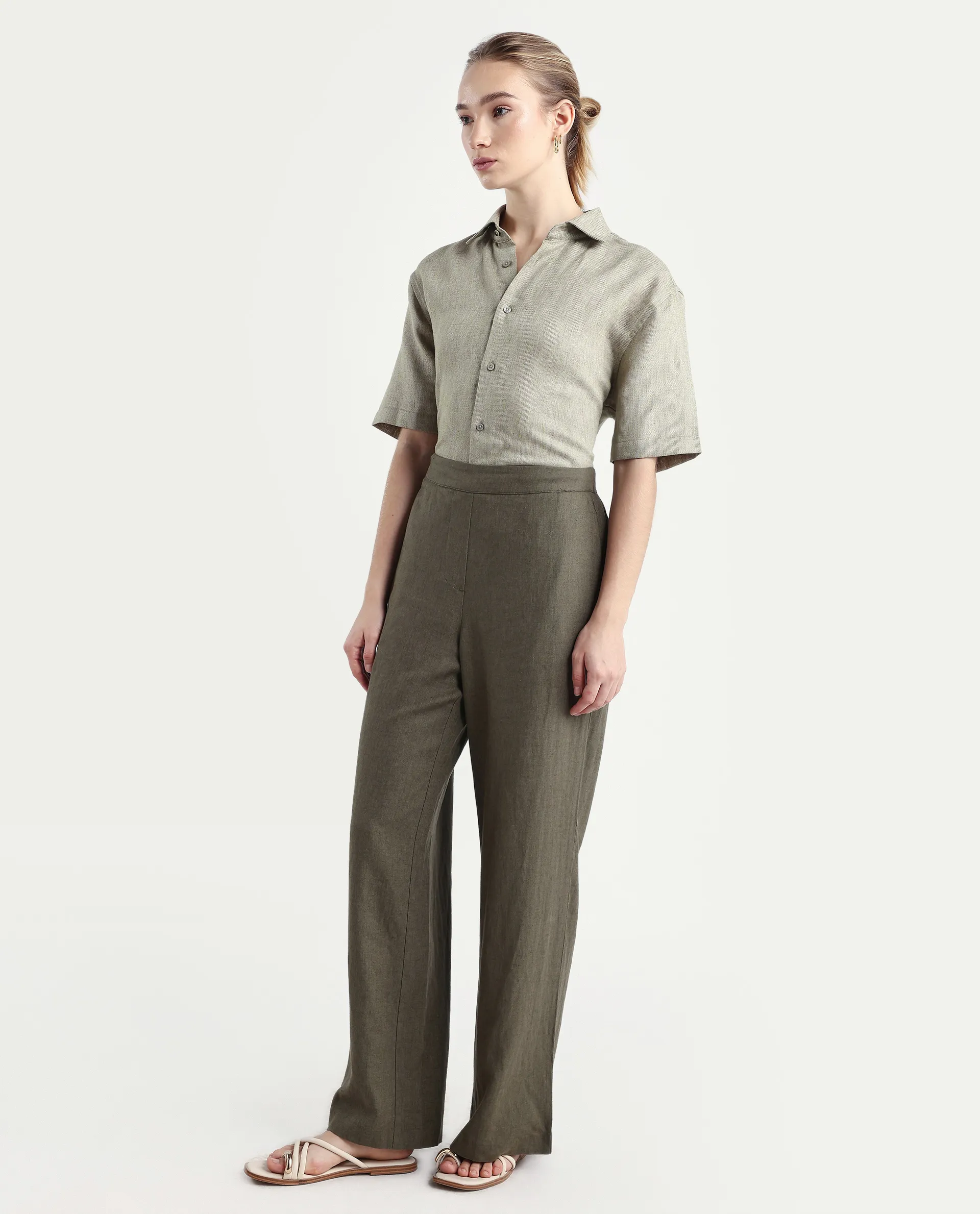 Rareism Women Jomow-B Olive Linen Blend Button Closure Plain Trouser - Image 5
