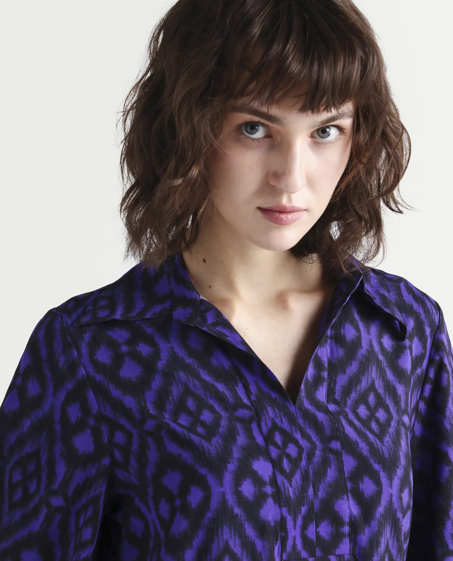 Rareism Women's Jones Dark Navy Viscose Spread Collar Geometric Print Flared Sleeve Relaxed Fit Top - Image 4