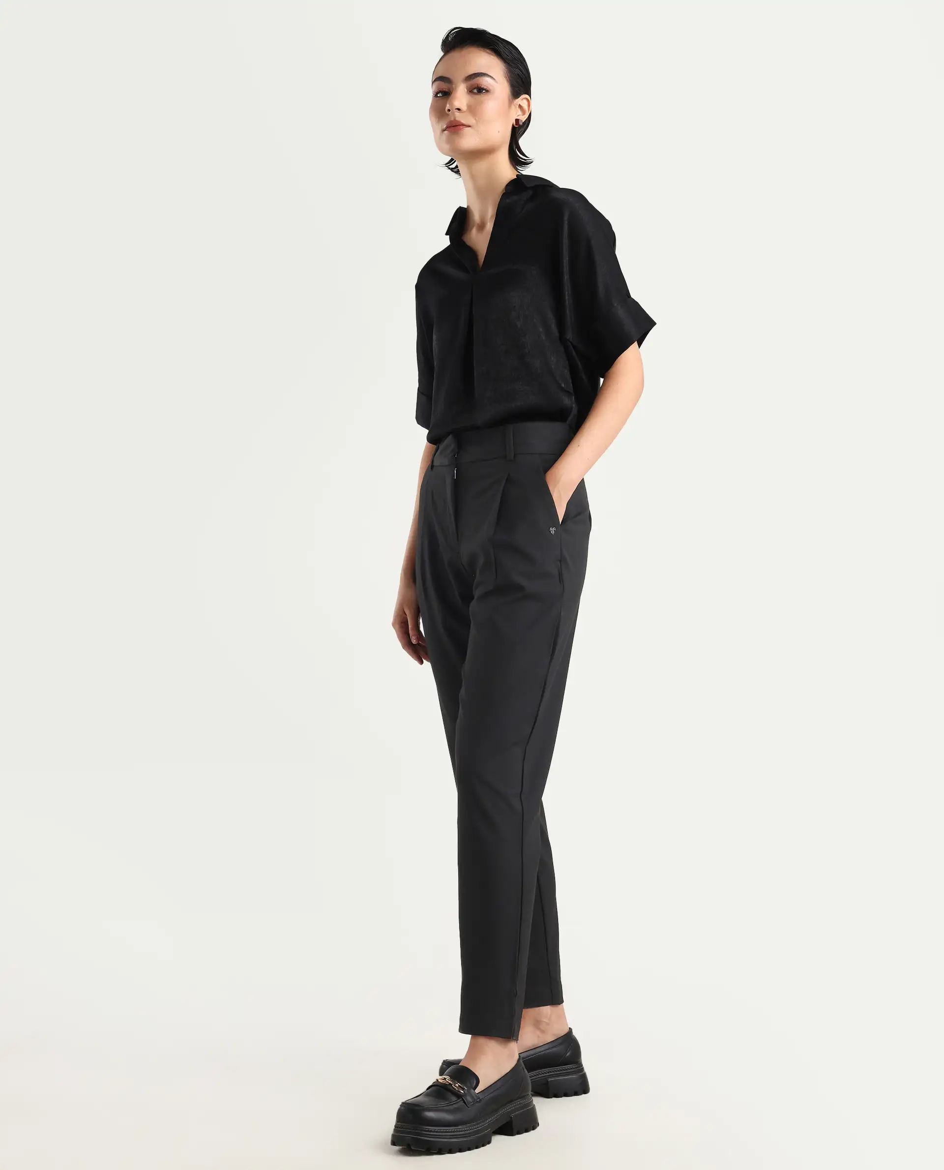 Rareism Women's Kaish Black Polyester Blend Plain Ankle Length Tapered Trouser - Image 5