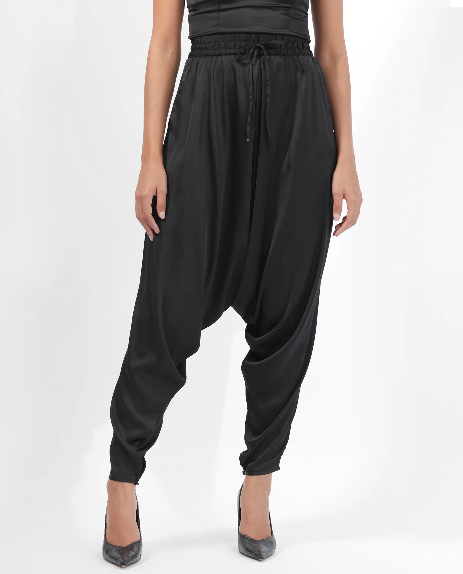 Rareism Women's Kamel Black Polyester Plain Ankle Length Relaxed Fit Trouser