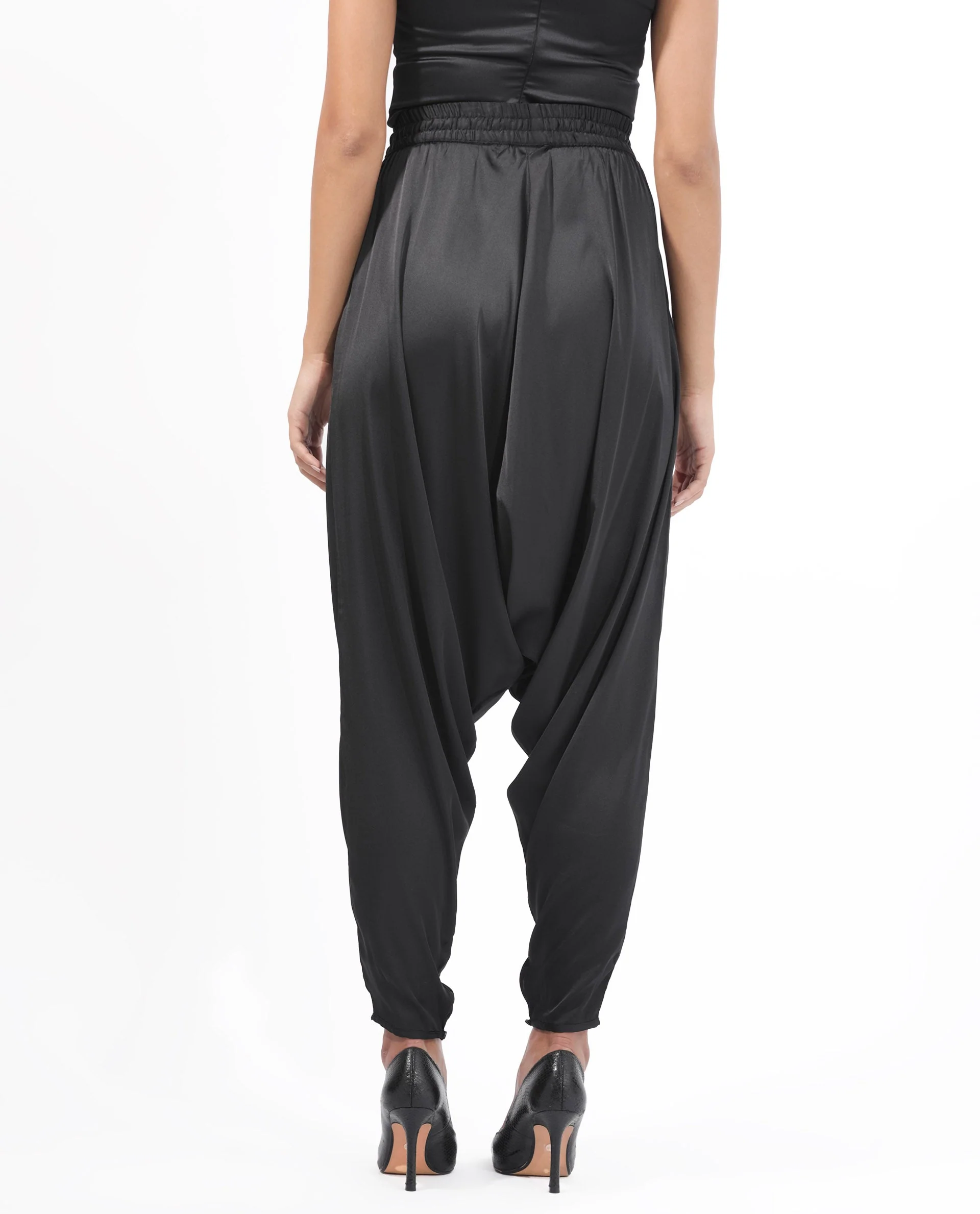 Rareism Women's Kamel Black Polyester Plain Ankle Length Relaxed Fit Trouser - Image 10