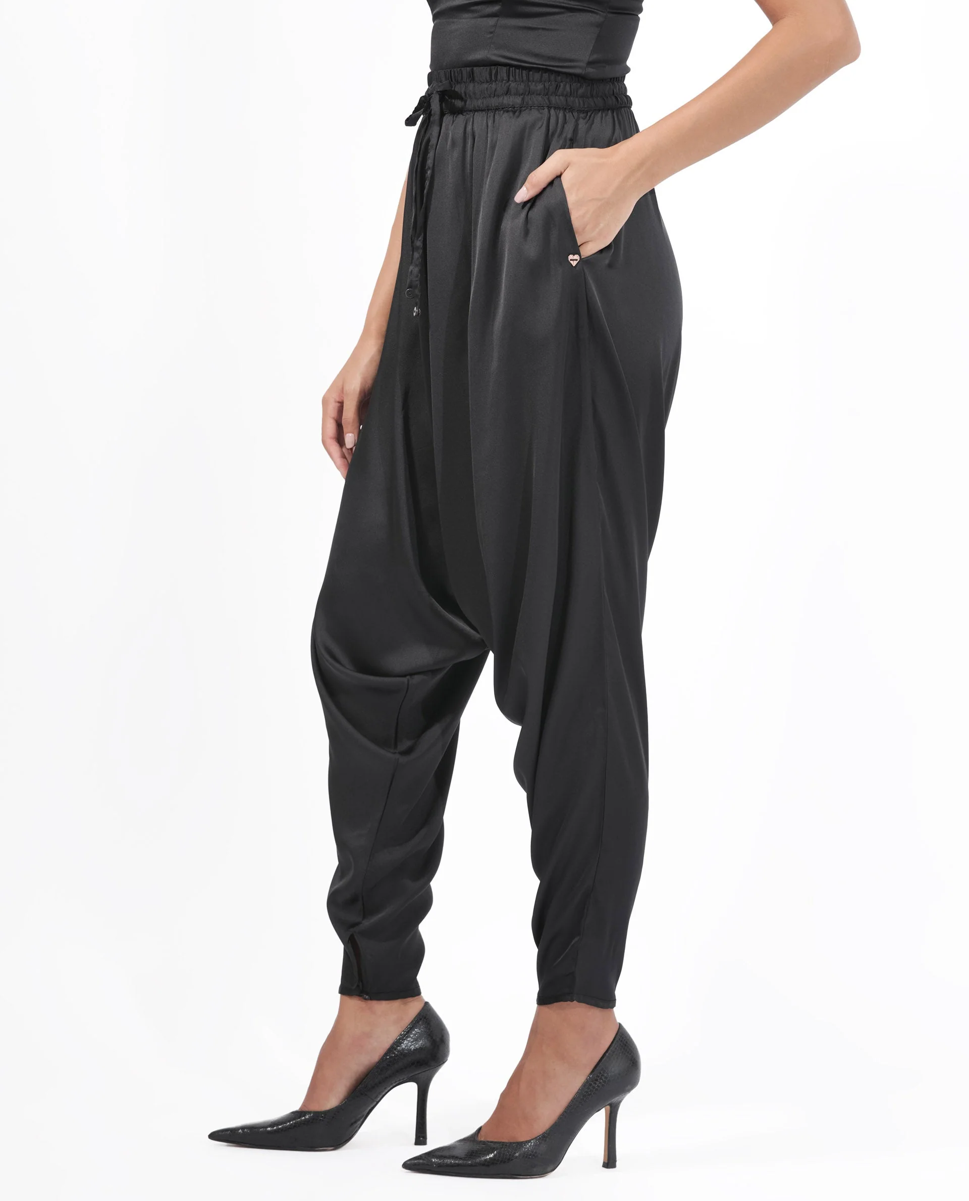 Rareism Women's Kamel Black Polyester Plain Ankle Length Relaxed Fit Trouser - Image 6