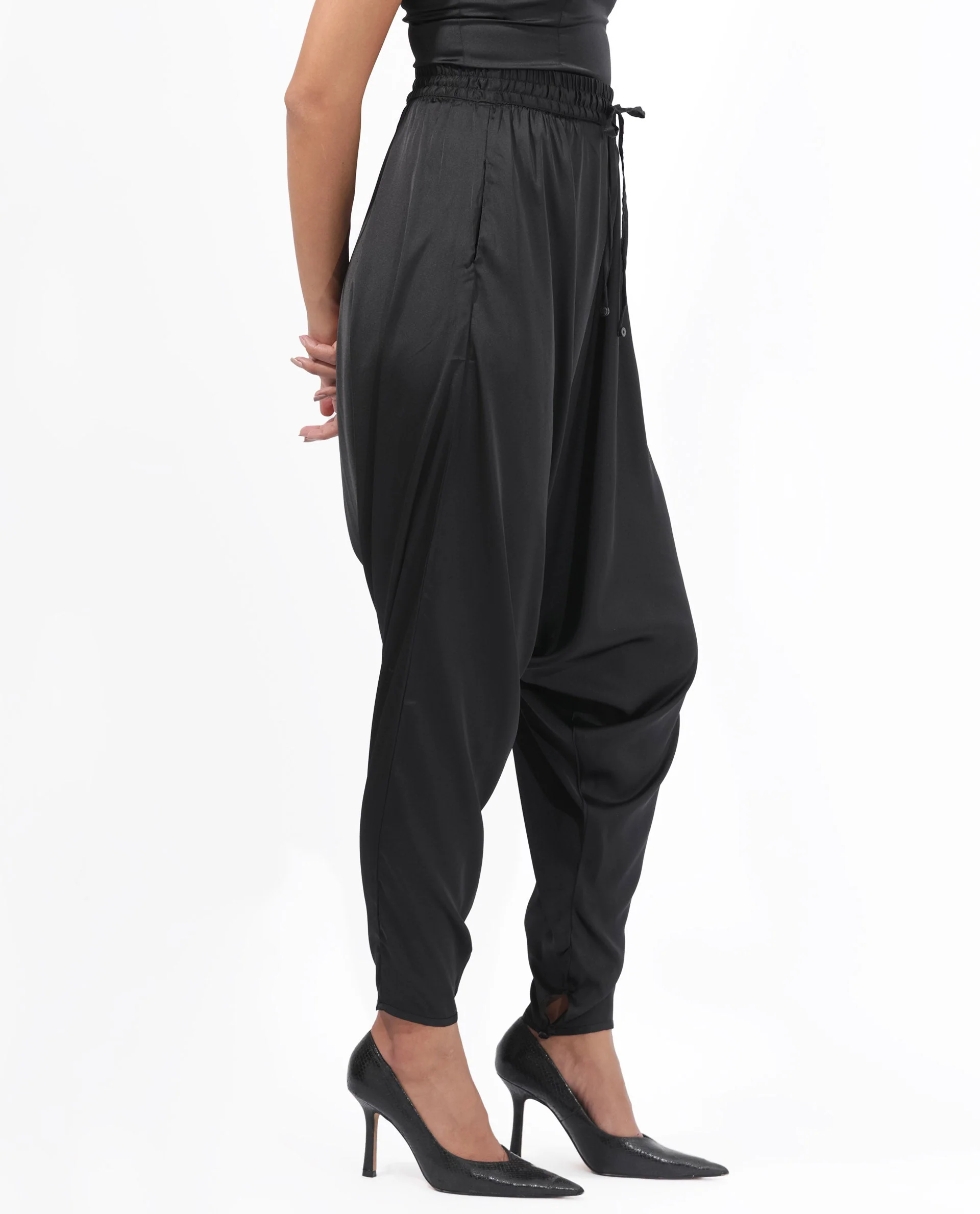 Rareism Women's Kamel Black Polyester Plain Ankle Length Relaxed Fit Trouser - Image 7