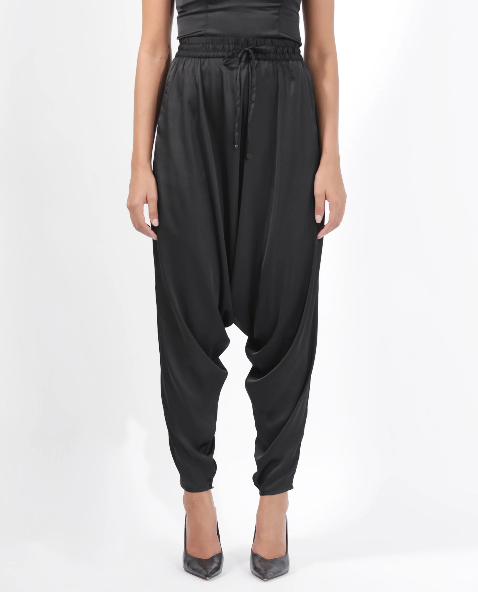 Rareism Women's Kamel Black Polyester Plain Ankle Length Relaxed Fit Trouser - Image 8