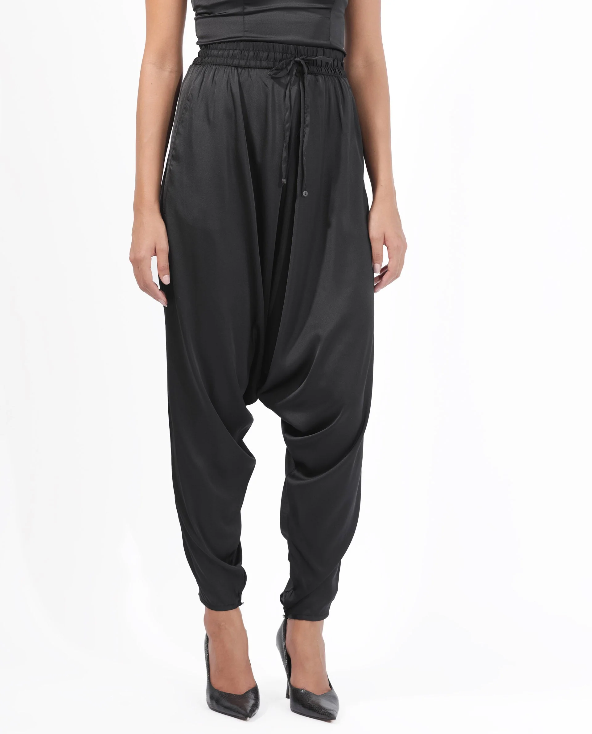 Rareism Women's Kamel Black Polyester Plain Ankle Length Relaxed Fit Trouser - Image 9