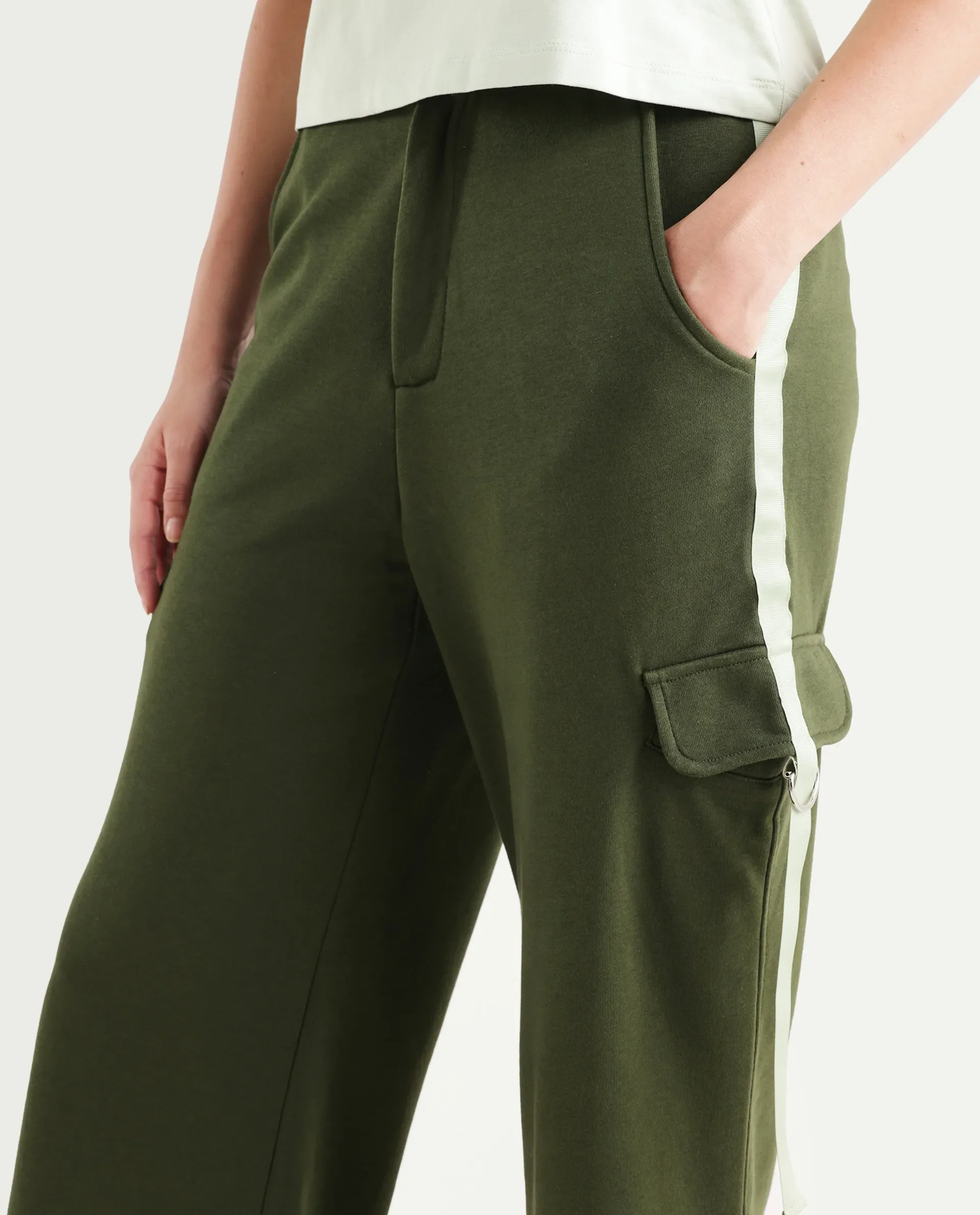Rareism Women's Kar Olive Cotton Blend Plain Ankle Length Wide Track Pant - Image 4