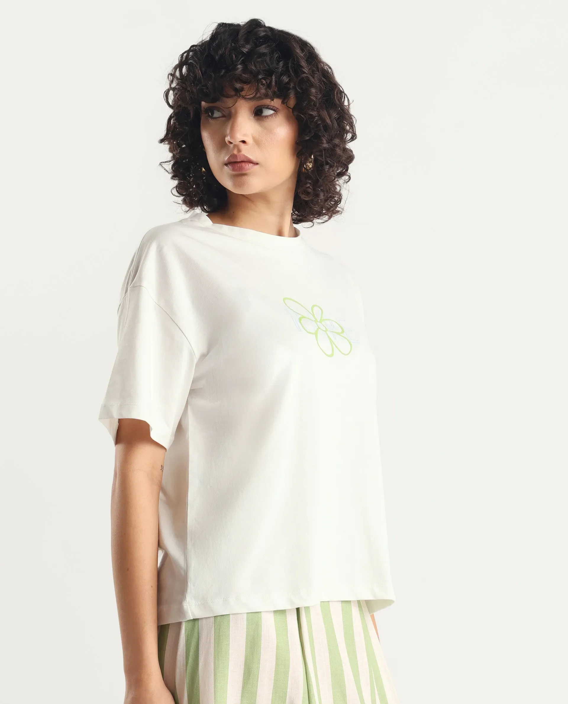 Rareism Women's Karen Off White Cotton Blend Crew Neck Graphic Print Boxy Fit T-Shirt - Image 5