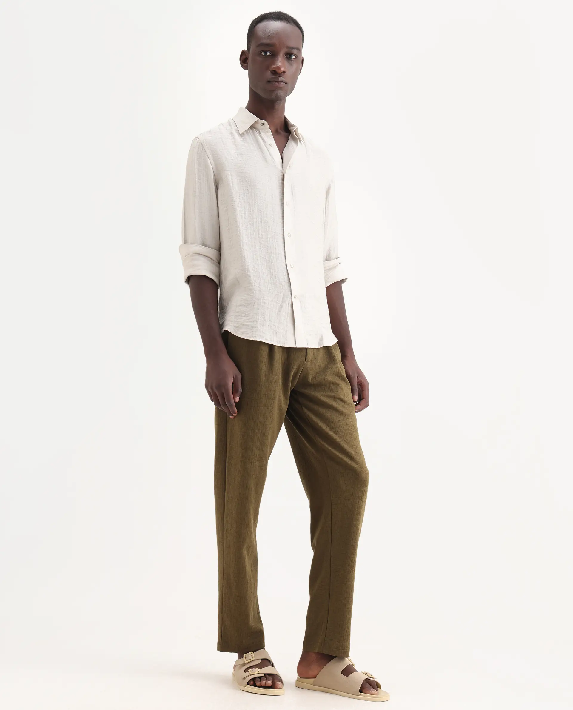 Rare Rabbit Men's Keloe Olive Cotton Blend Plain Relaxed Fit Trouser - Image 4