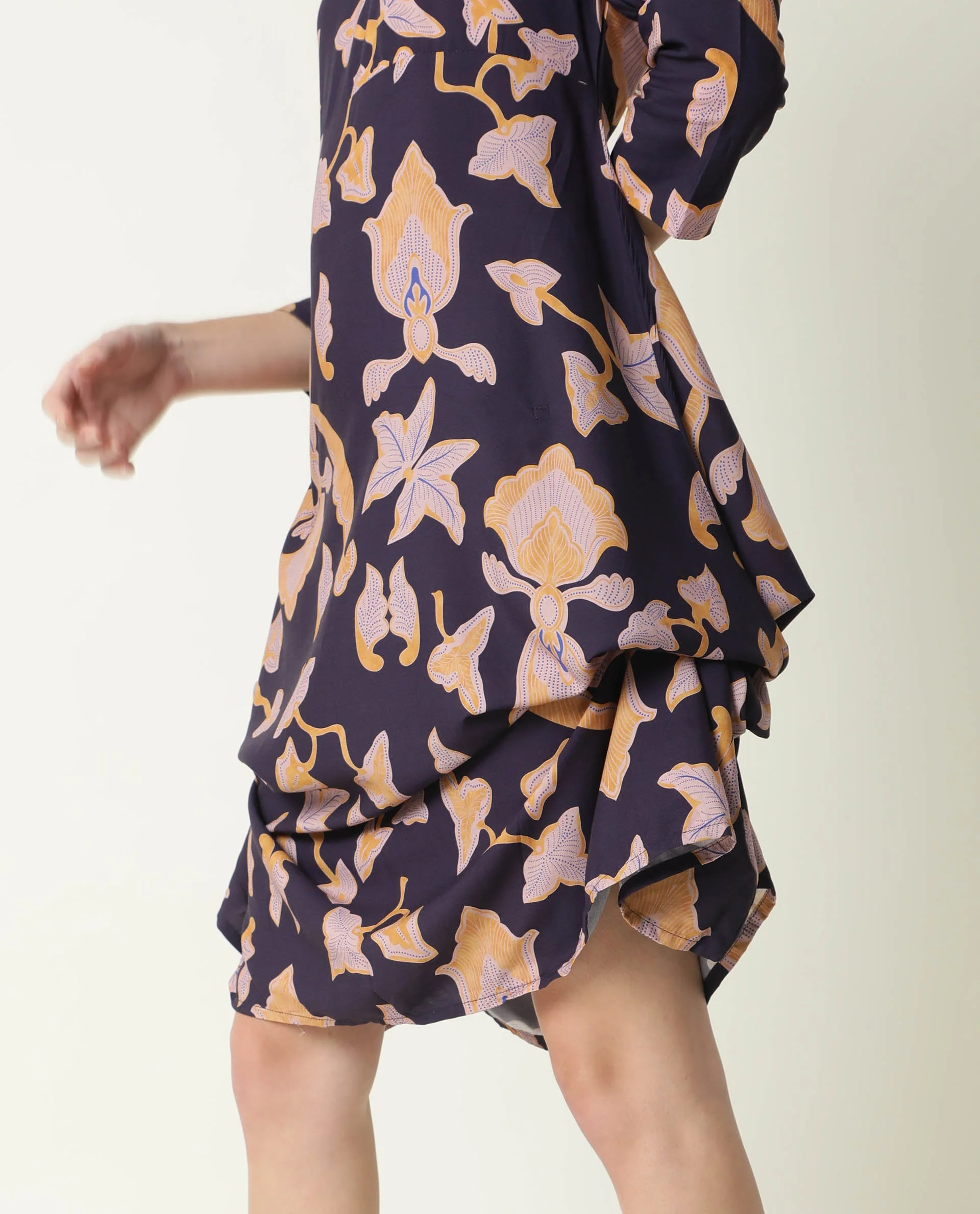 Rareism Women's Kenna Navy V-Neck Abstract Print Knee Length Regular Fit Dress - Image 5