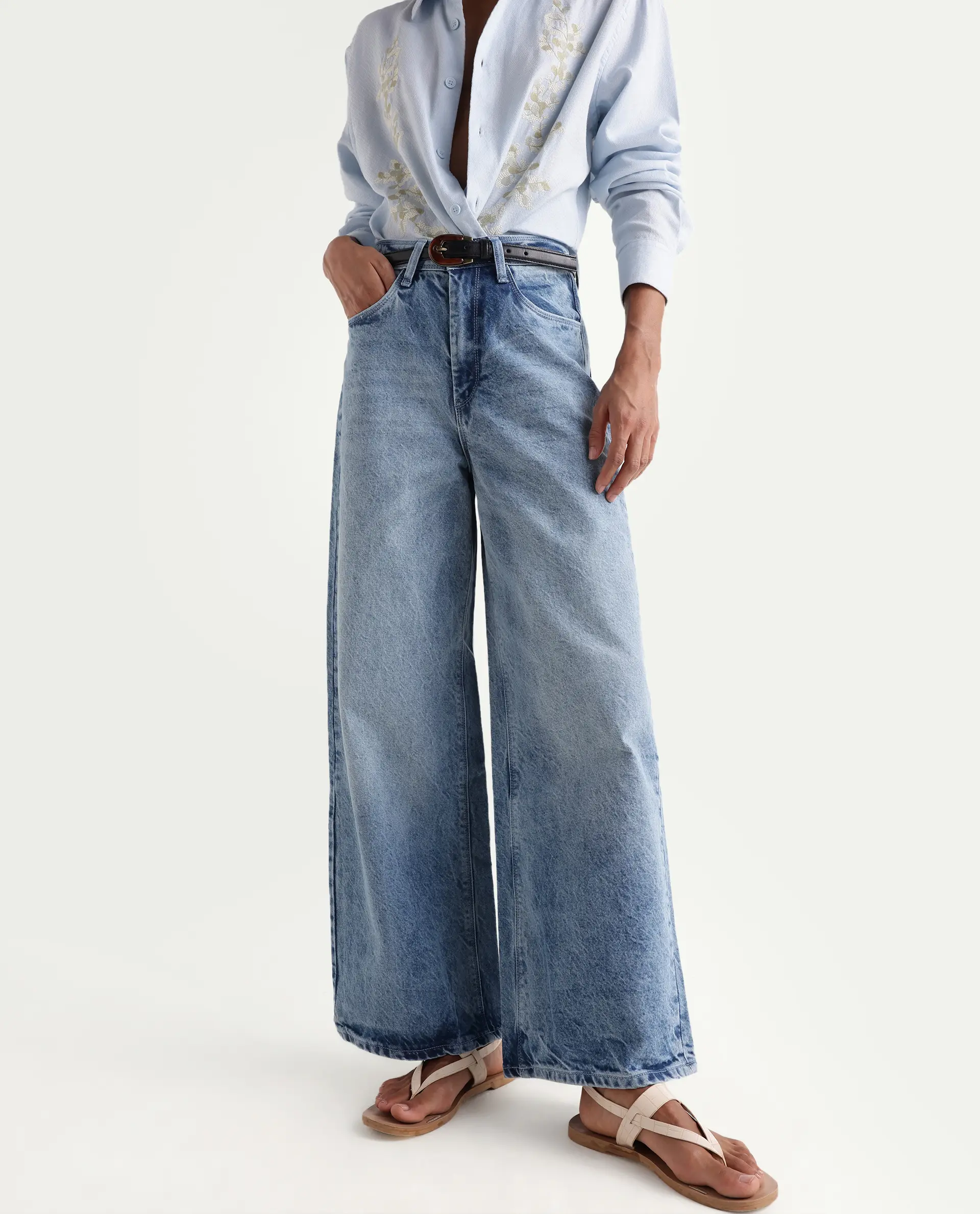 Rareism Women's Kikoa Light Blue Cotton Blend Plain Ankle Length Wide Jeans - Image 2