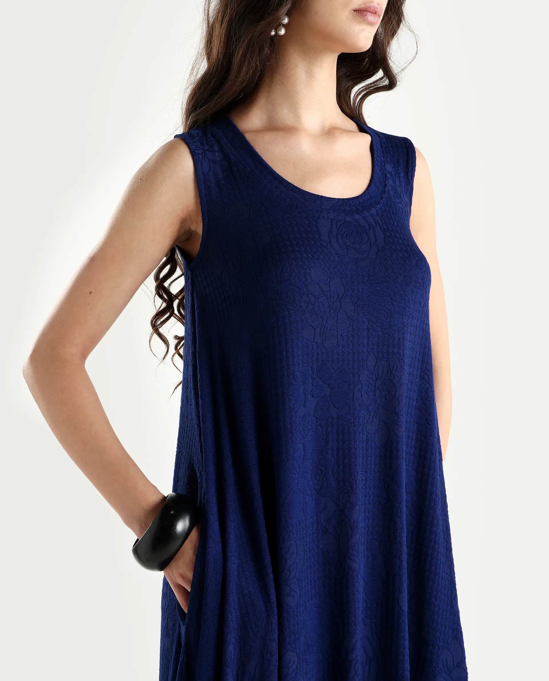 Rareism Women's Kisame Dark Blue Knit Jacquard Crew Neck Plain Sleeveless Midi Flared Dress - Image 4