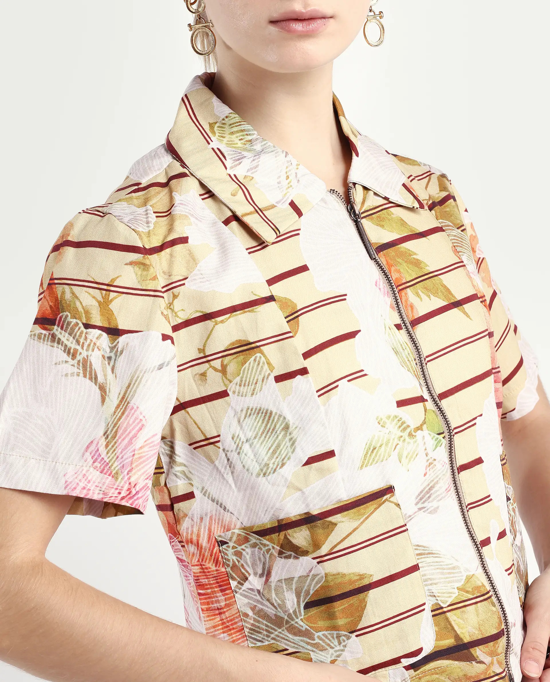Rareism Women's Klapan Multi Viscose Blend Drop Collar Floral Print Crop Regular Fit Top - Image 4