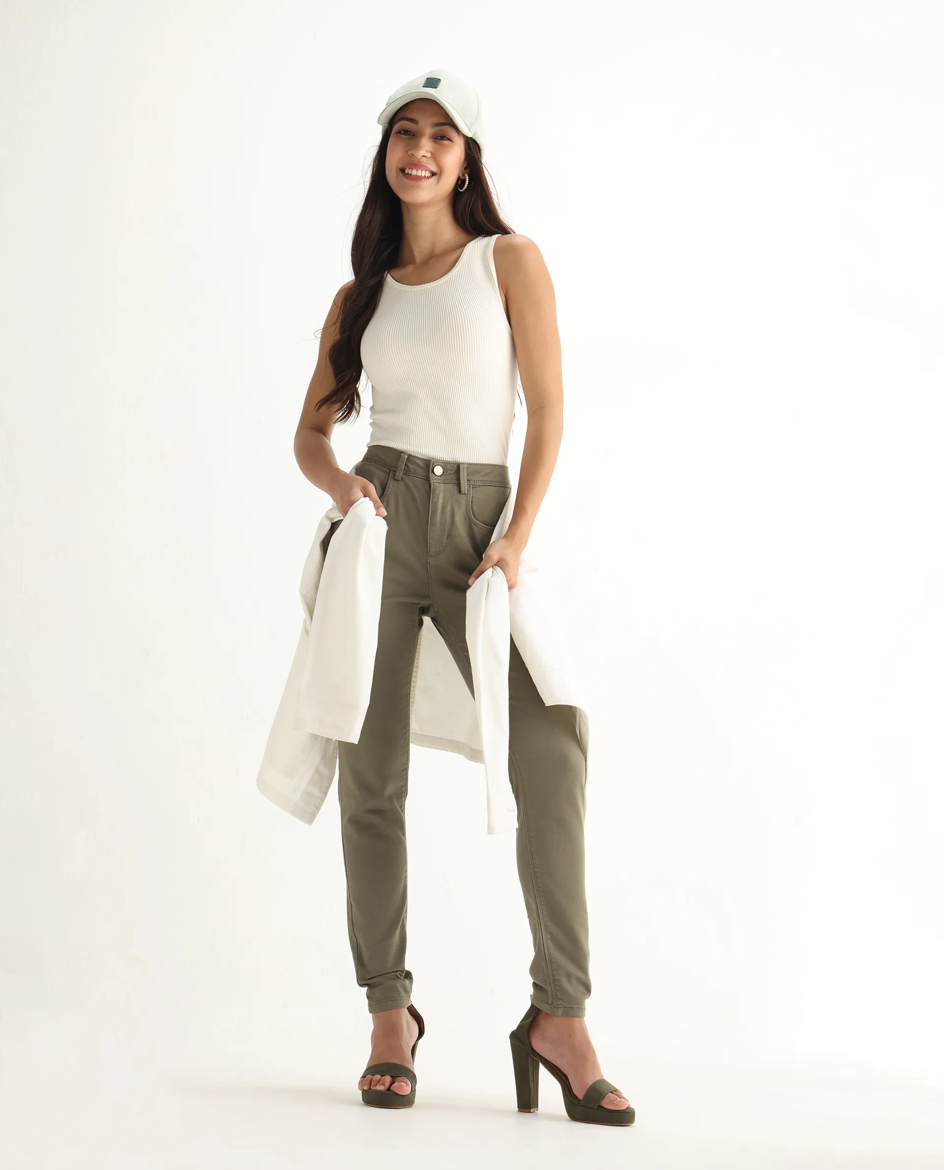 Rareism Women's Kocho Green Cotton Blend Plain Ankle Length Slim Fit Jeans