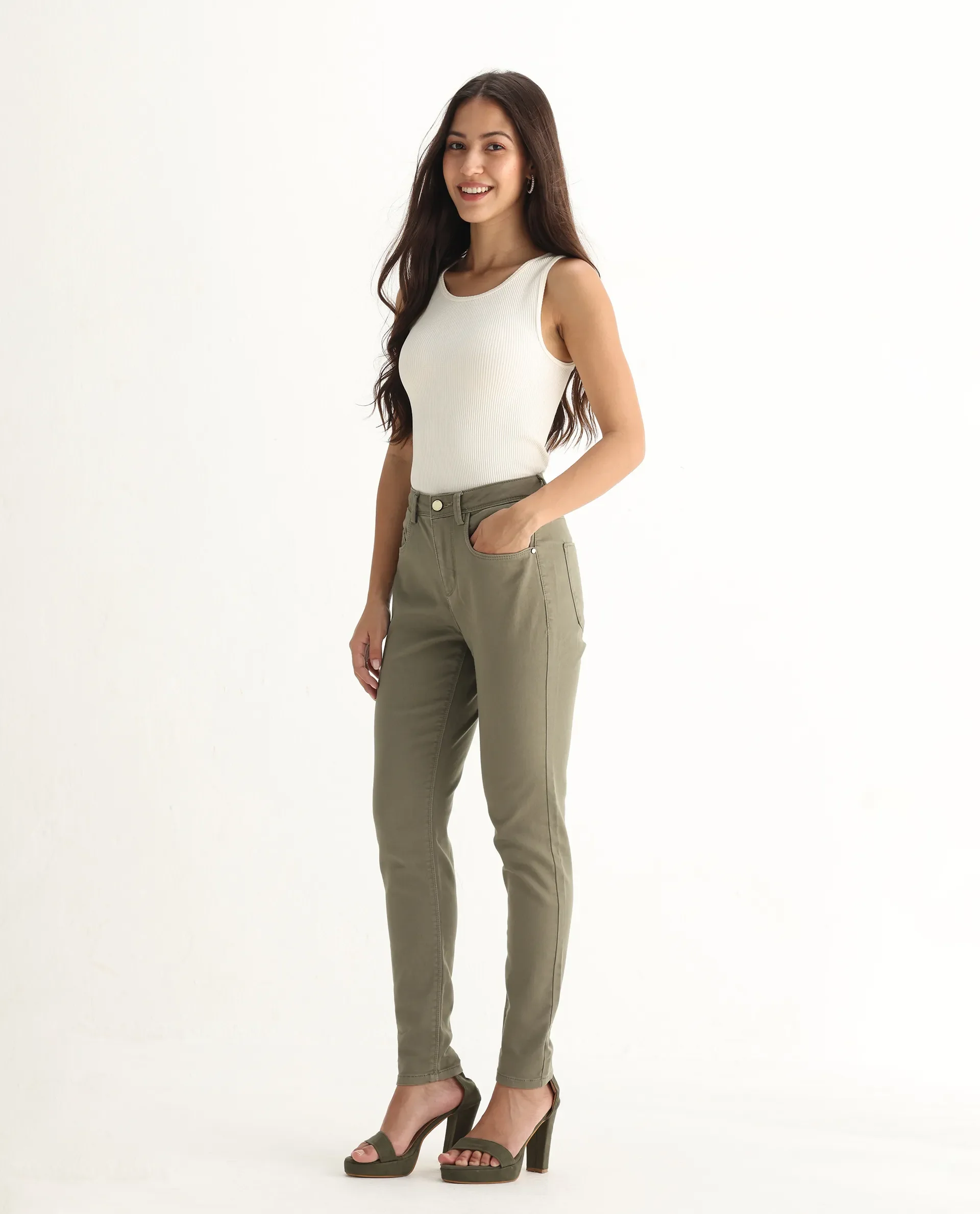 Rareism Women's Kocho Green Cotton Blend Plain Ankle Length Slim Fit Jeans - Image 7
