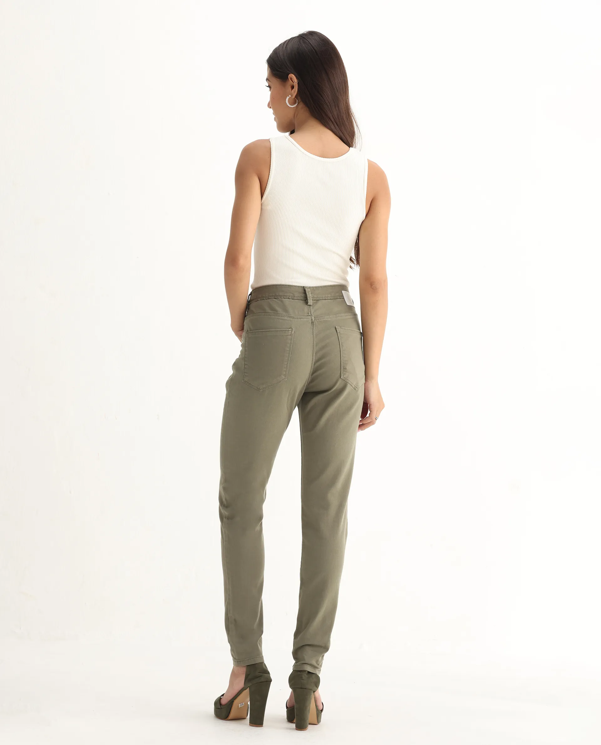 Rareism Women's Kocho Green Cotton Blend Plain Ankle Length Slim Fit Jeans - Image 9