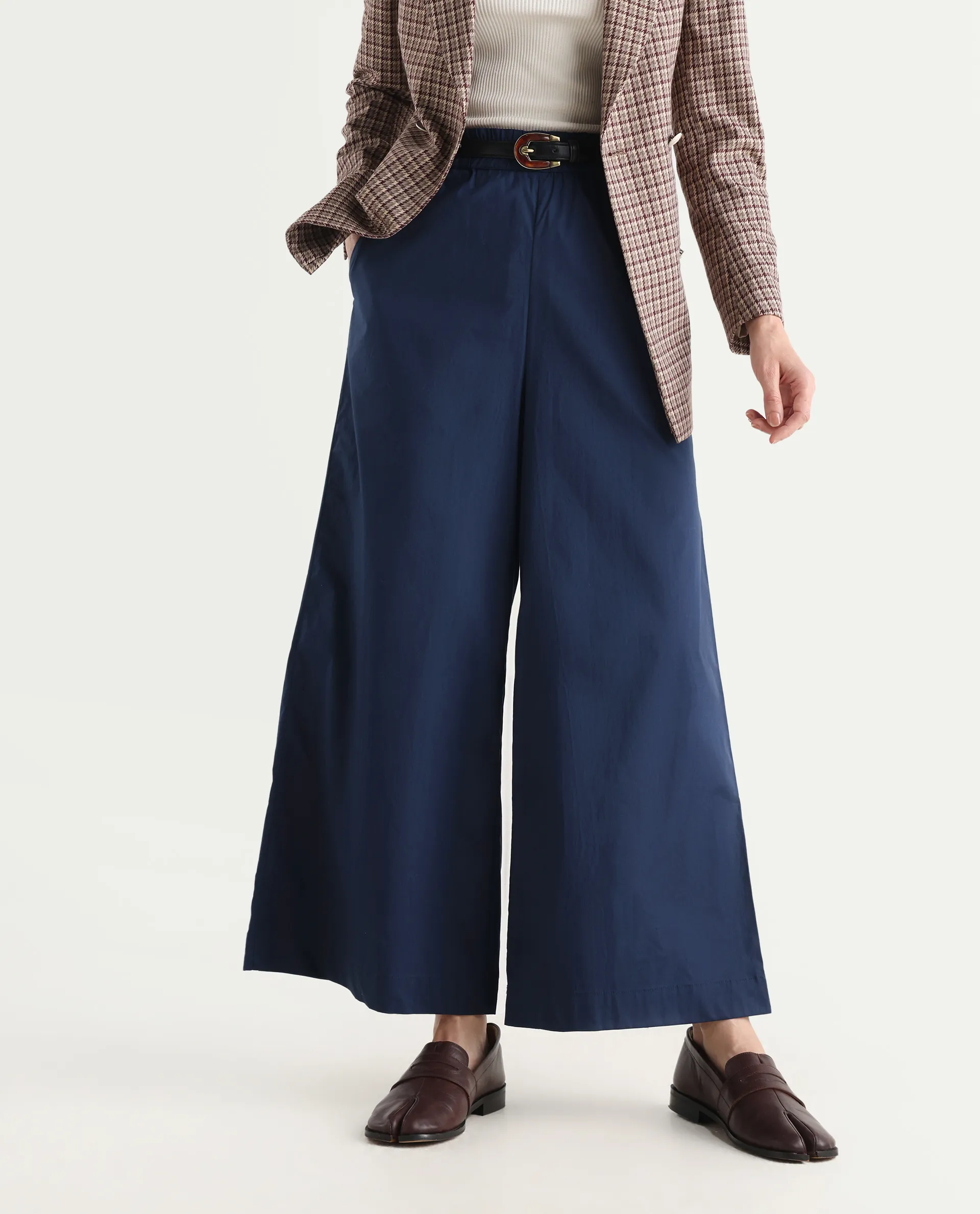 Rareism Women's Kofu Dark Navy Cotton Plain Ankle Length Flared Trouser - Image 2