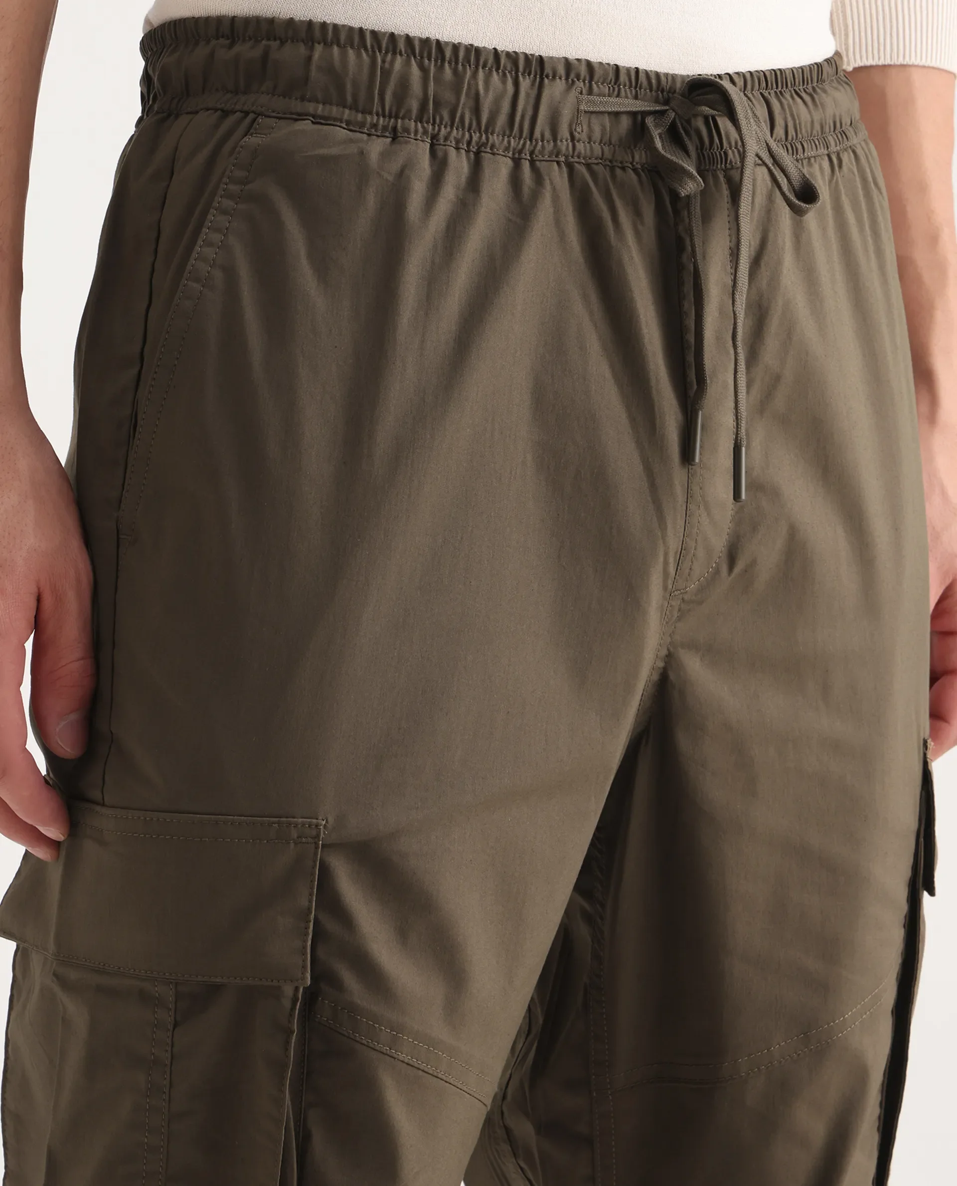Rare Rabbit Men's Korb Olive Cotton Blend Plain Relaxed Fit Trouser - Image 3