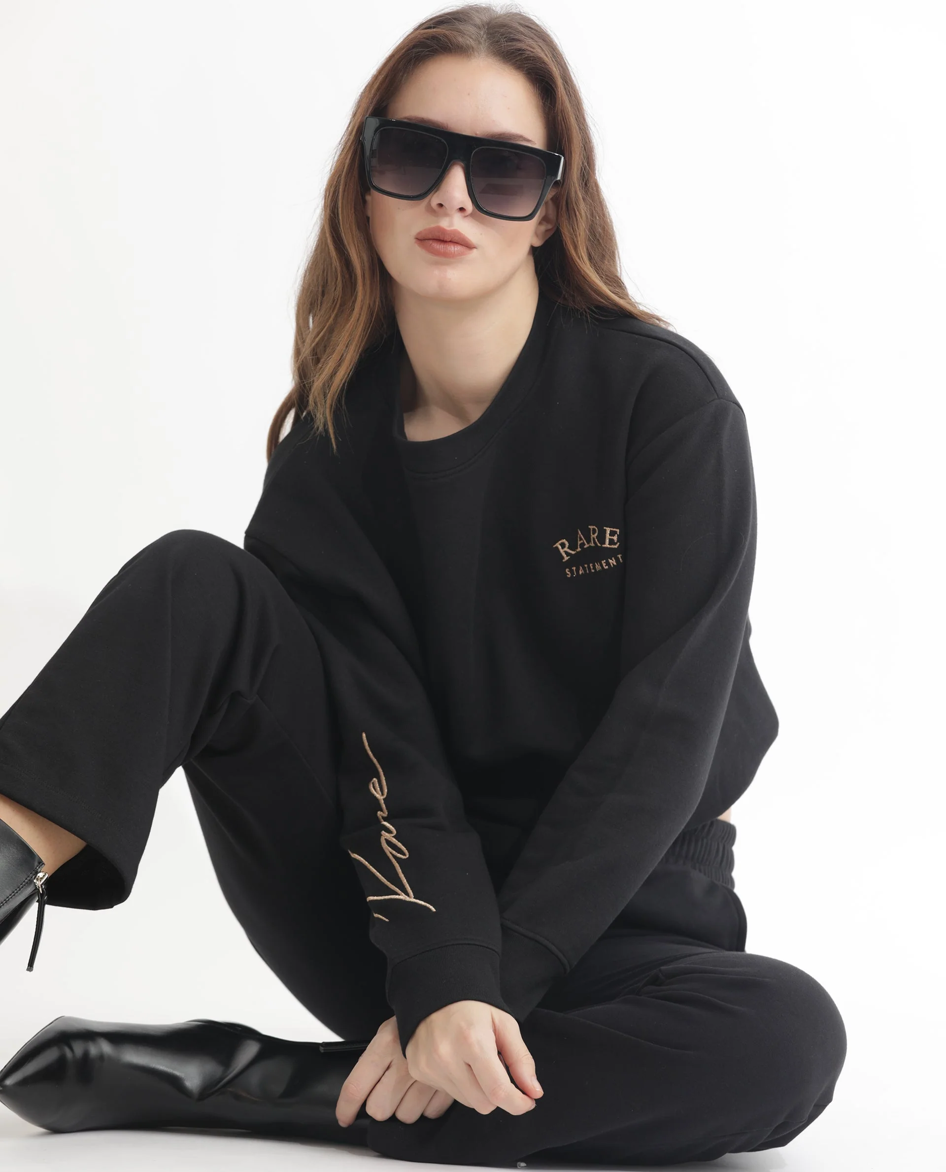 Rareism Women's Krok Black Polyester Blend Crew Neck Embroidered Cuffed Sleeve Crop Regular Fit Sweatshirt