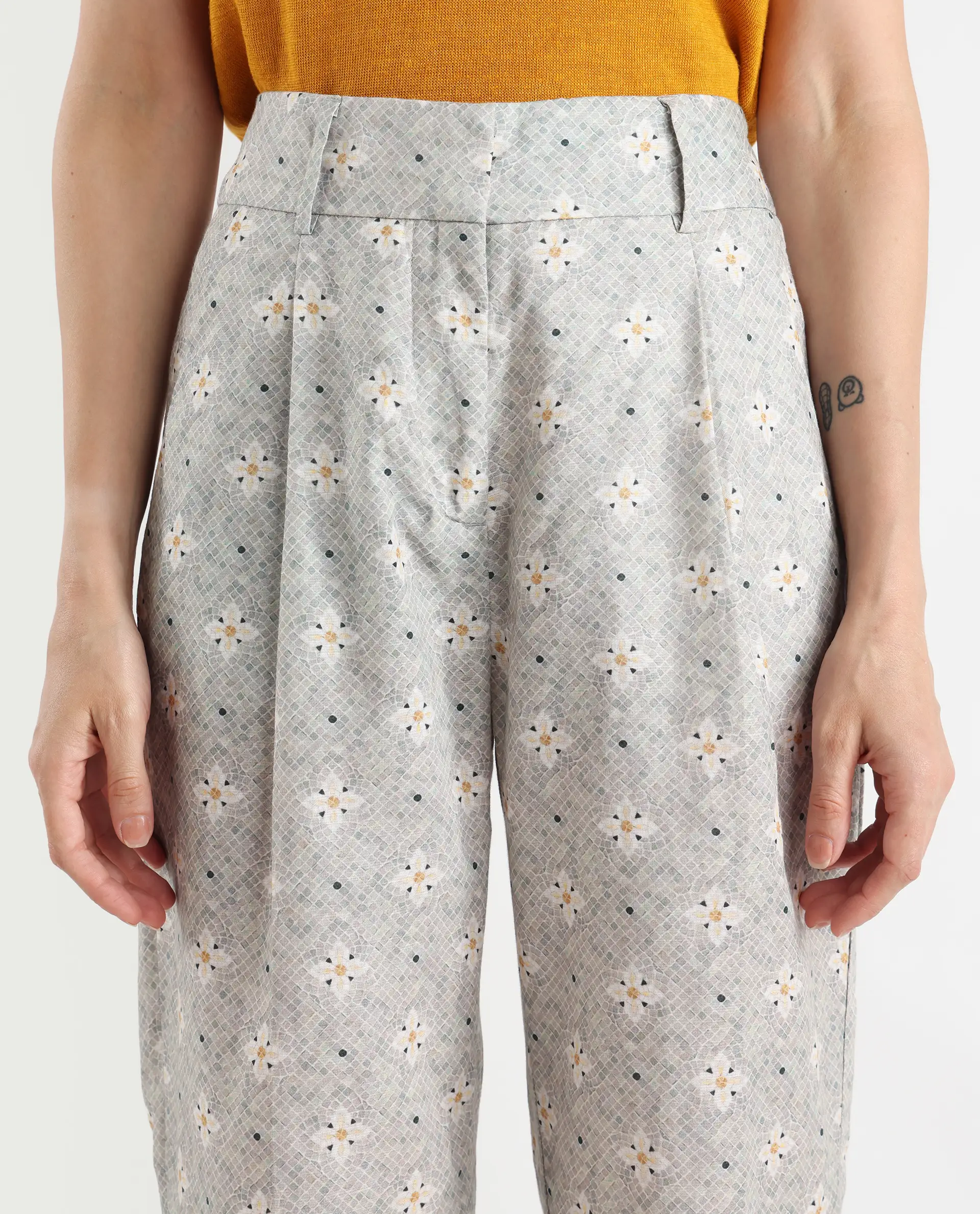 Rareism Women's Kuzal Light Grey Cotton Blend Floral Print Ankle Length Straight Fit Trouser - Image 4