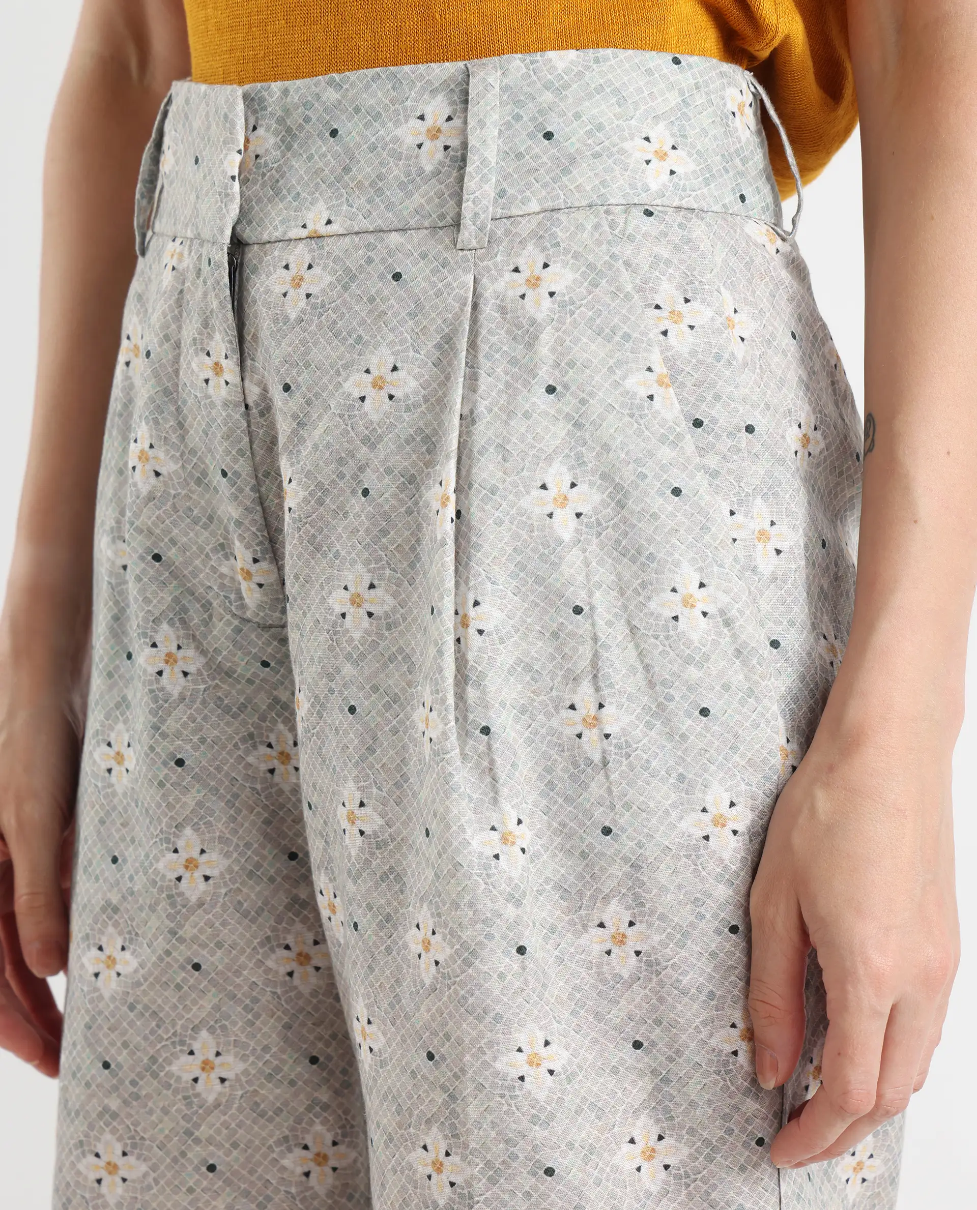 Rareism Women's Kuzal Light Grey Cotton Blend Floral Print Ankle Length Straight Fit Trouser - Image 5
