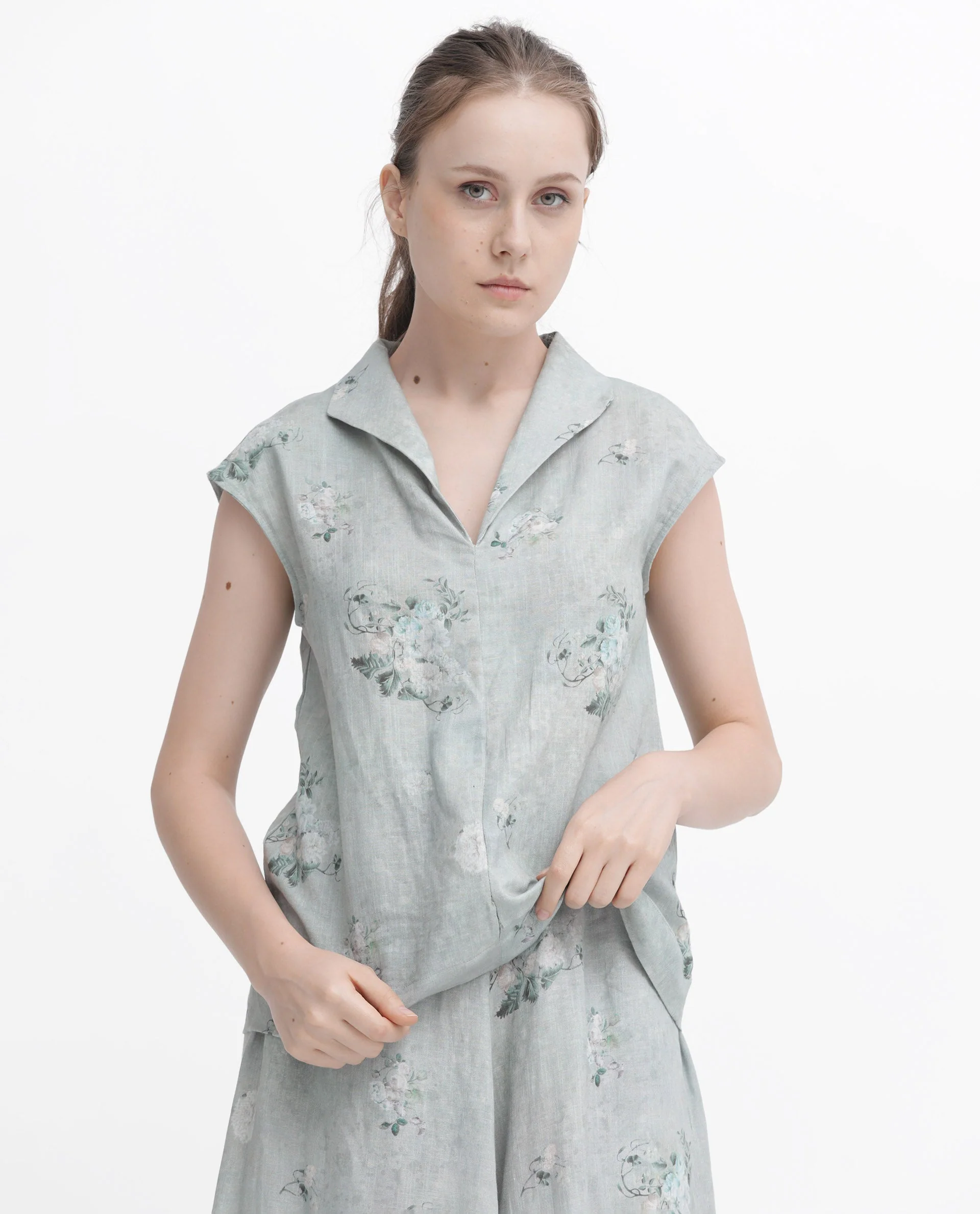 Rareism Women's Kyul-T Dusky Green Cotton Linen Lapel Neck Floral Print Extended Sleeves Regular Fit Top - Image 2