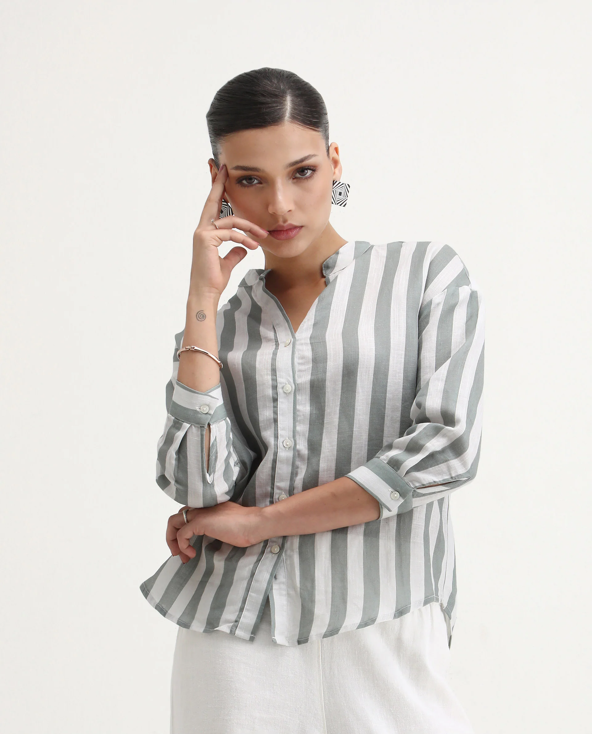 Rareism Women's Kyuzo Off White Linen Spread Collar Striped Cuffed Sleeve Regular Fit Shirt - Image 3