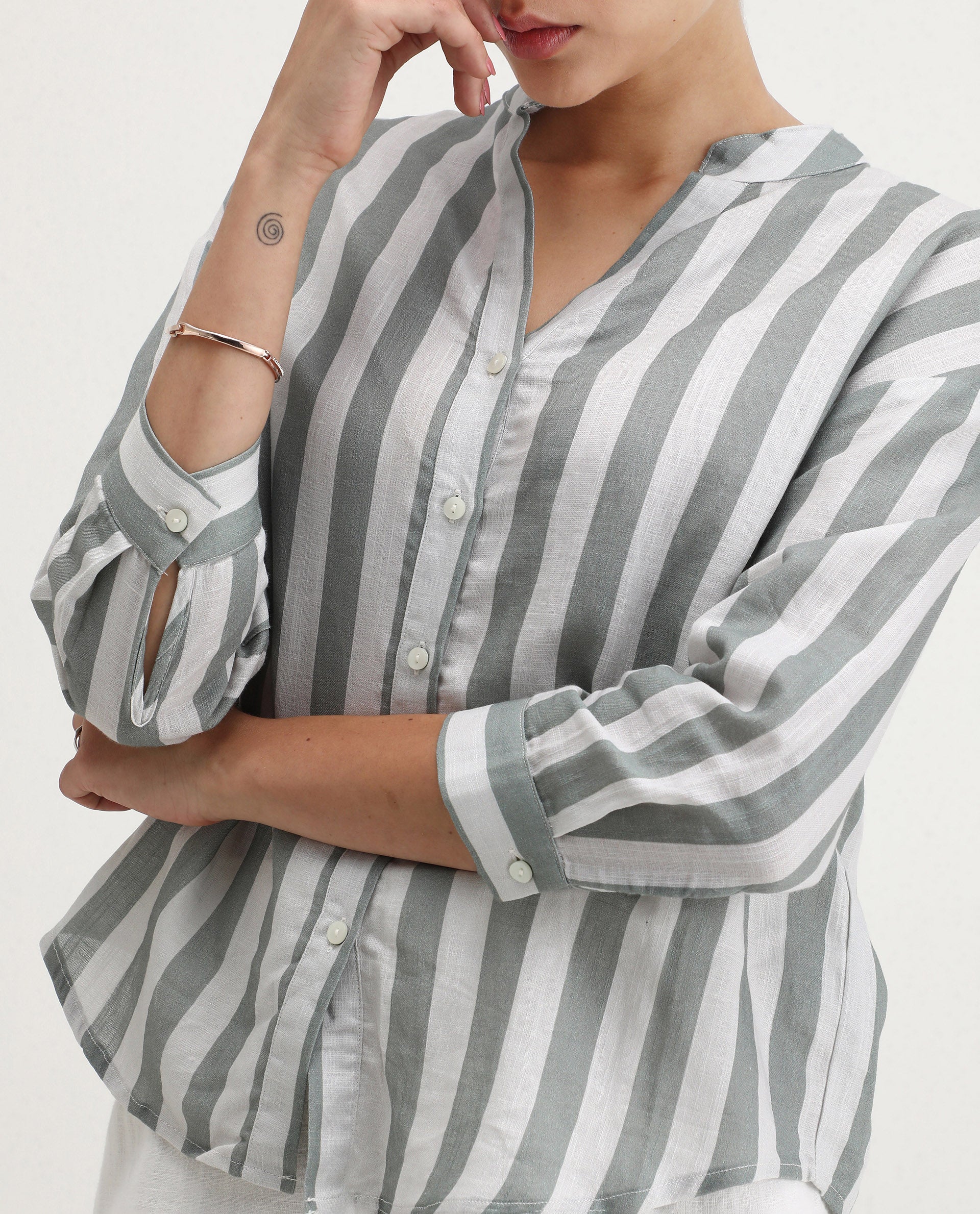 Rareism Women's Kyuzo Off White Linen Spread Collar Striped Cuffed Sleeve Regular Fit Shirt - Image 5