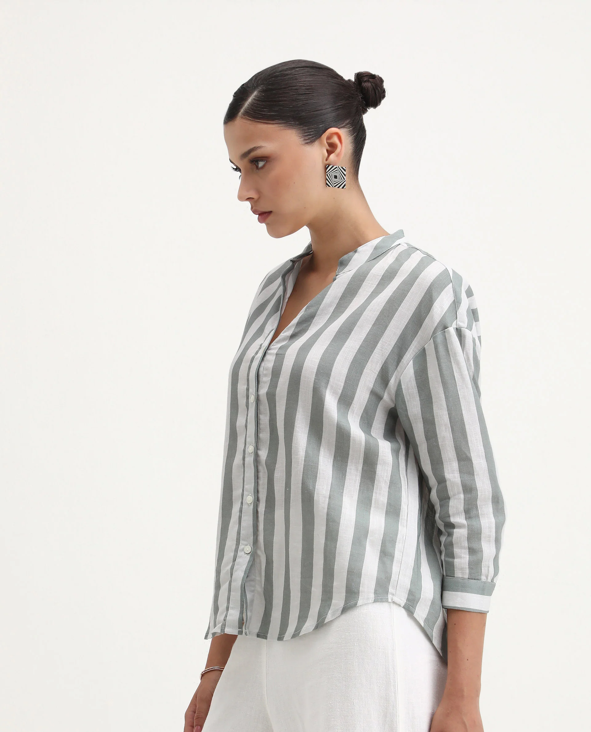 Rareism Women's Kyuzo Off White Linen Spread Collar Striped Cuffed Sleeve Regular Fit Shirt - Image 6