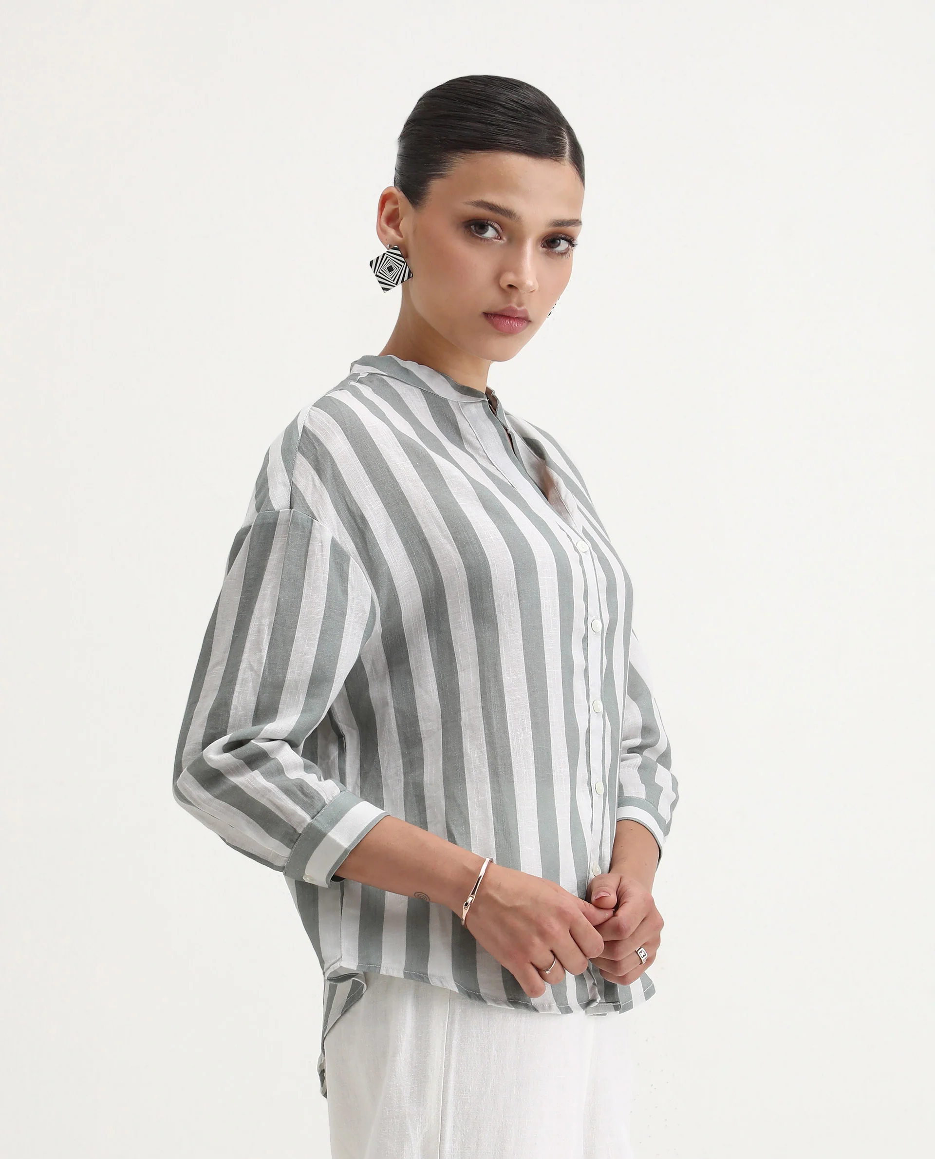 Rareism Women's Kyuzo Off White Linen Spread Collar Striped Cuffed Sleeve Regular Fit Shirt - Image 7