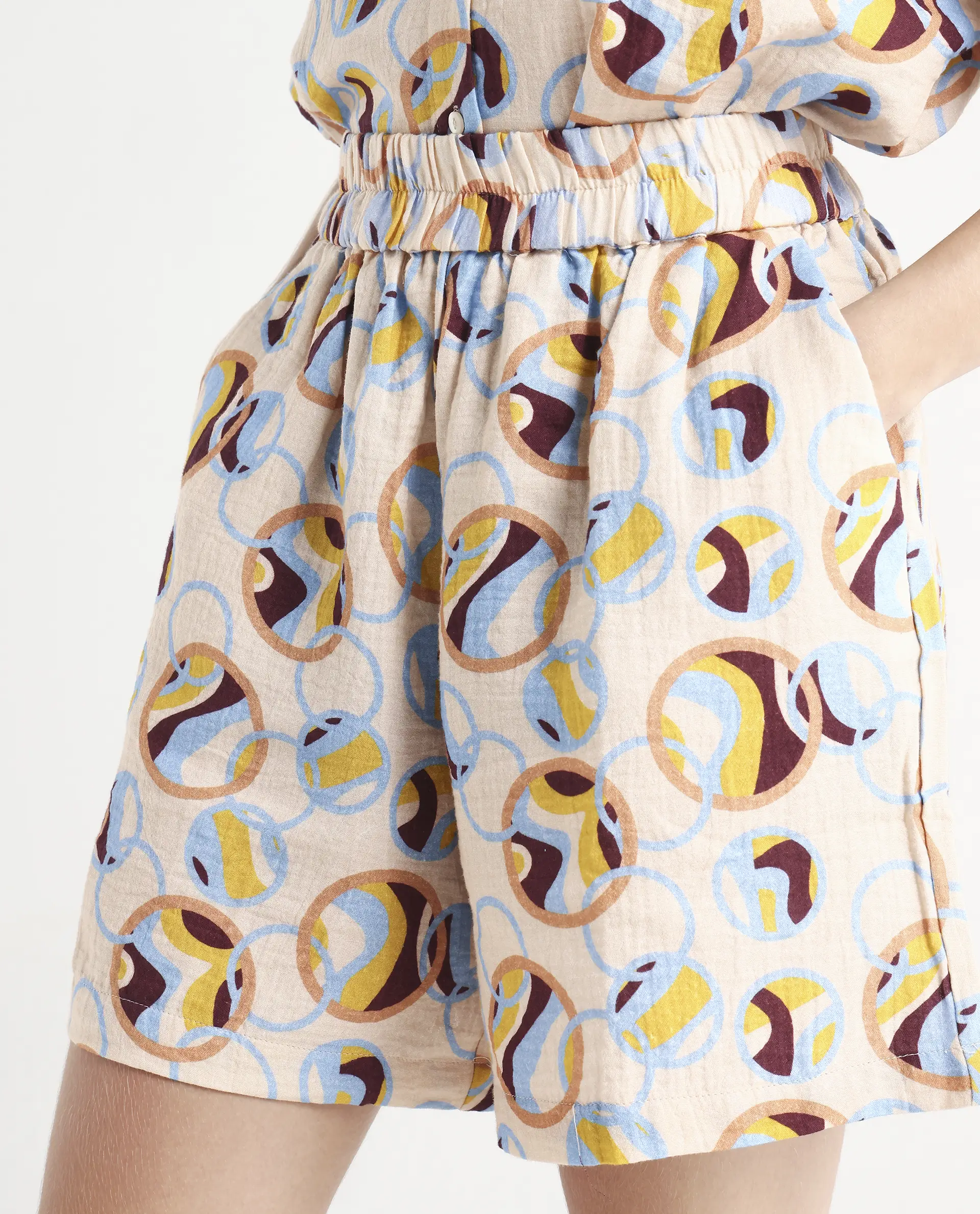 Rareism Women's Labuto-B Light Multi Cotton Blend Abstract Print Mini Relaxed Fit Shorts - Image 3