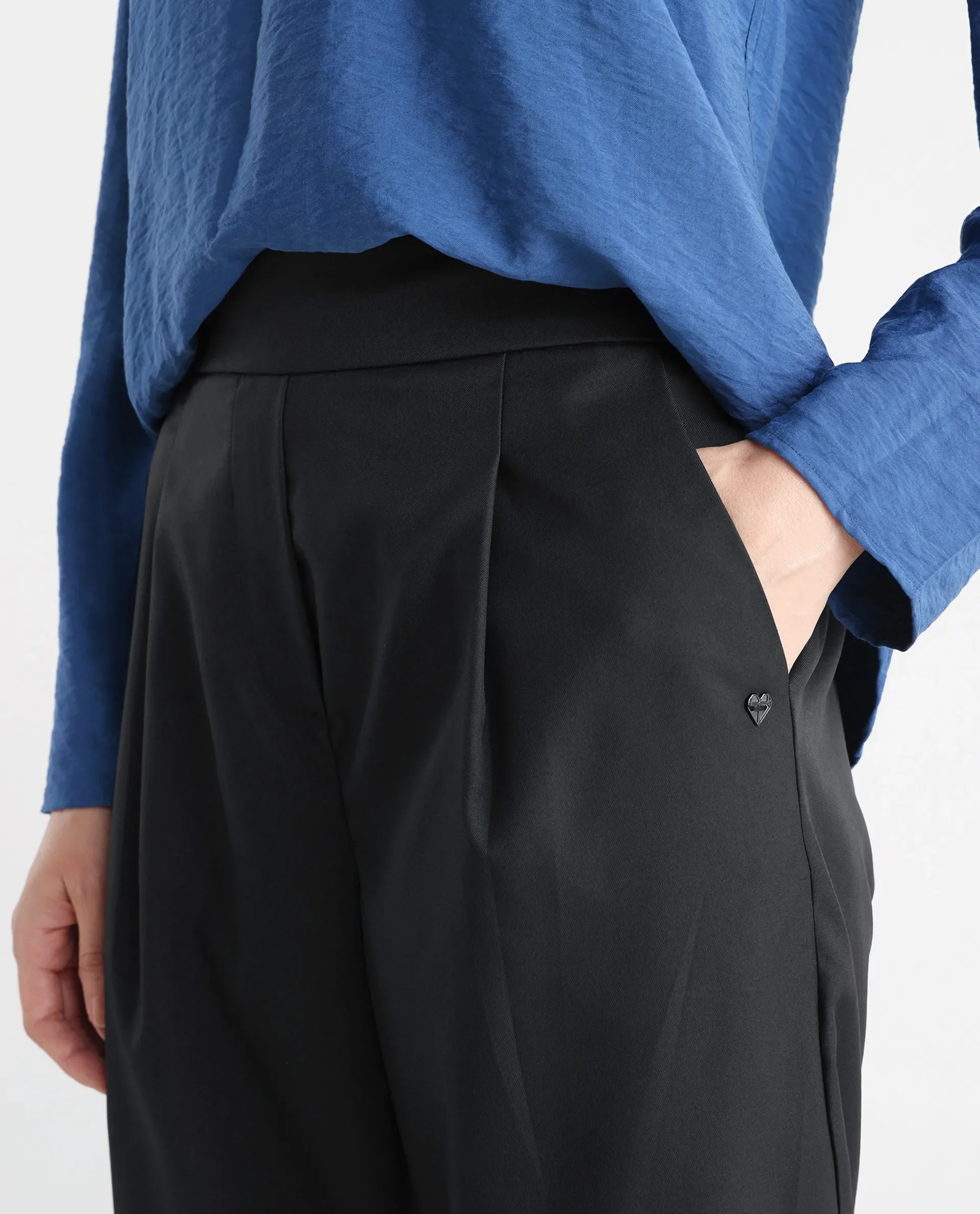 Rareism Women's Leezo Black Polyester Blend Plain Ankle Length Straight Fit Trouser - Image 4