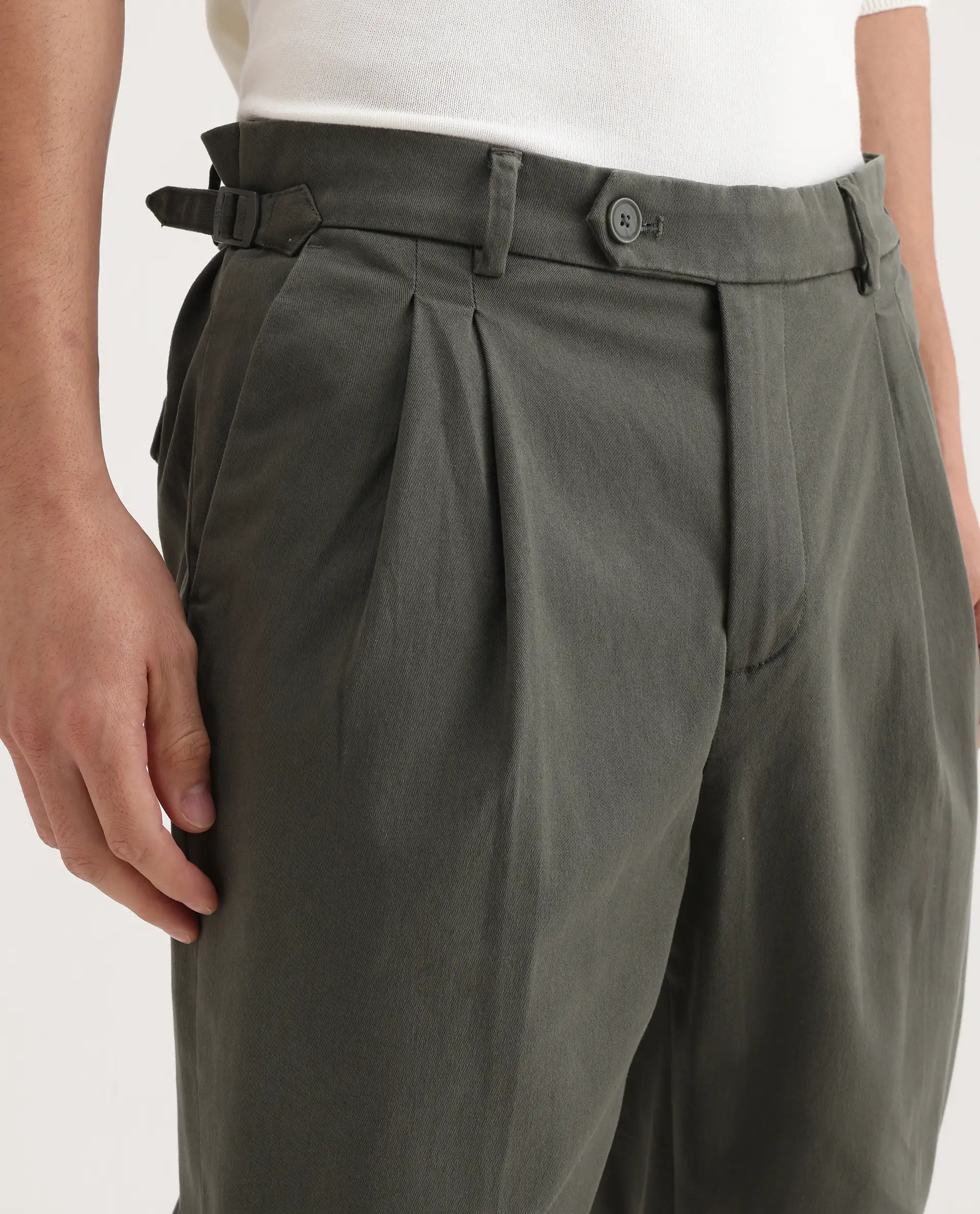 Rare Rabbit Men's Leni Olive Cotton Blend Plain Baggy Fit Gurkha  Trouser - Image 3
