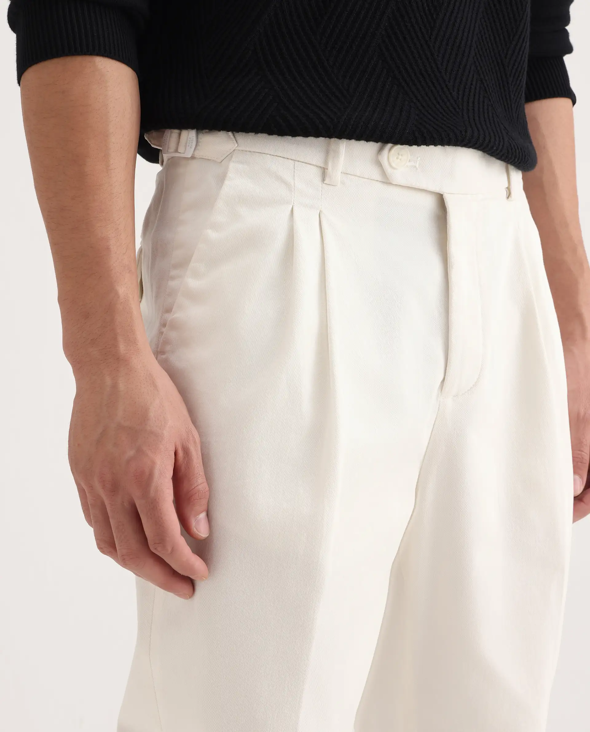 Rare Rabbit Men's Leni White Cotton Blend Plain Baggy Fit Gurkha Trouser - Image 3