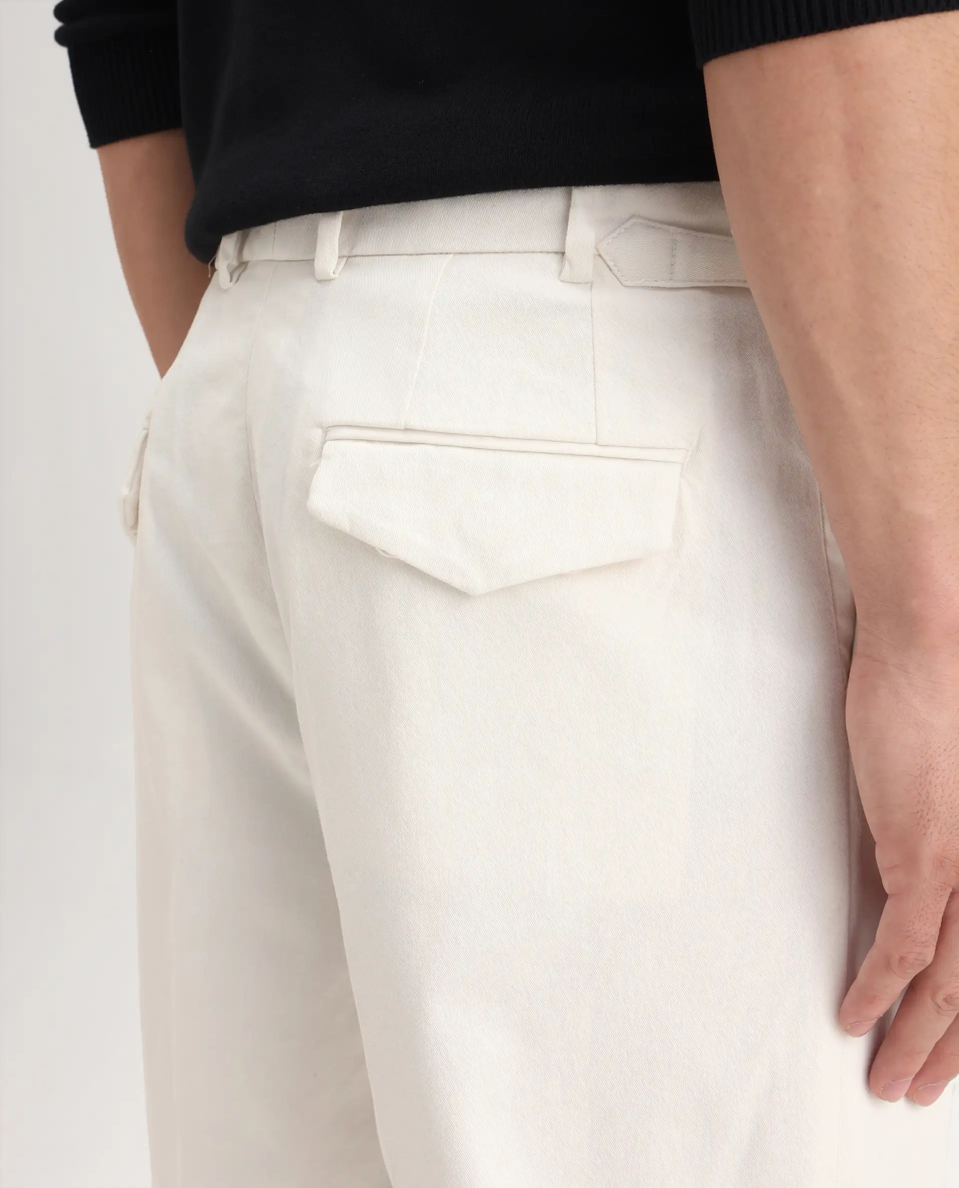 Rare Rabbit Men's Leni White Cotton Blend Plain Baggy Fit Gurkha Trouser - Image 7