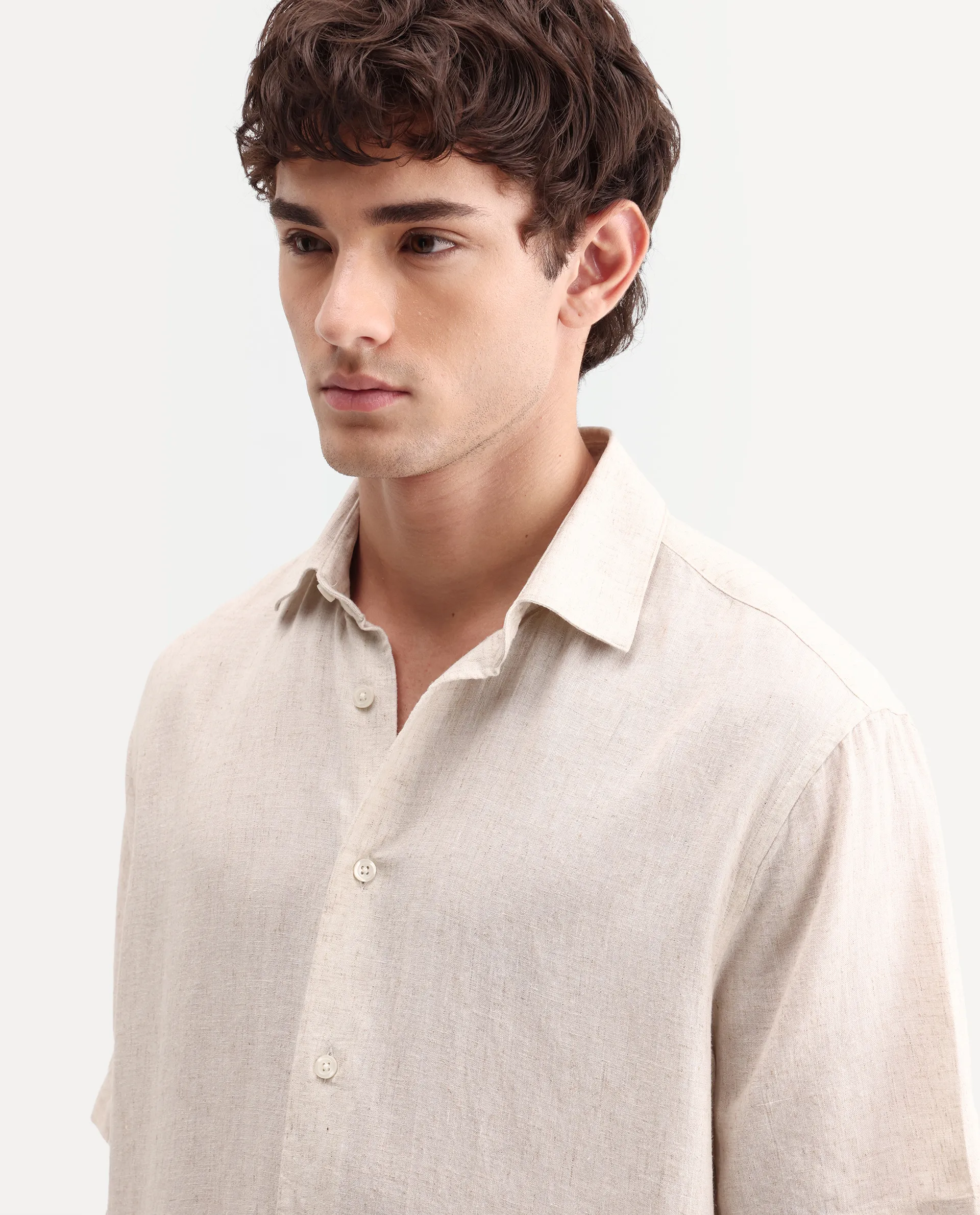 Rare Rabbit Men's Lewan-Ss Primary Ecru Linen Blend Spread Collar Regular Plain Shirt - Image 3
