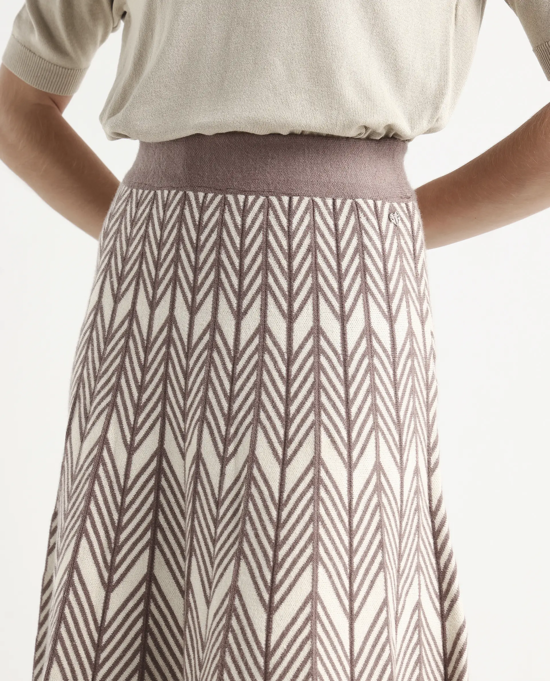 Rareism Women's Lida Beige Viscose Geometric Print Midi Flared Skirt - Image 4